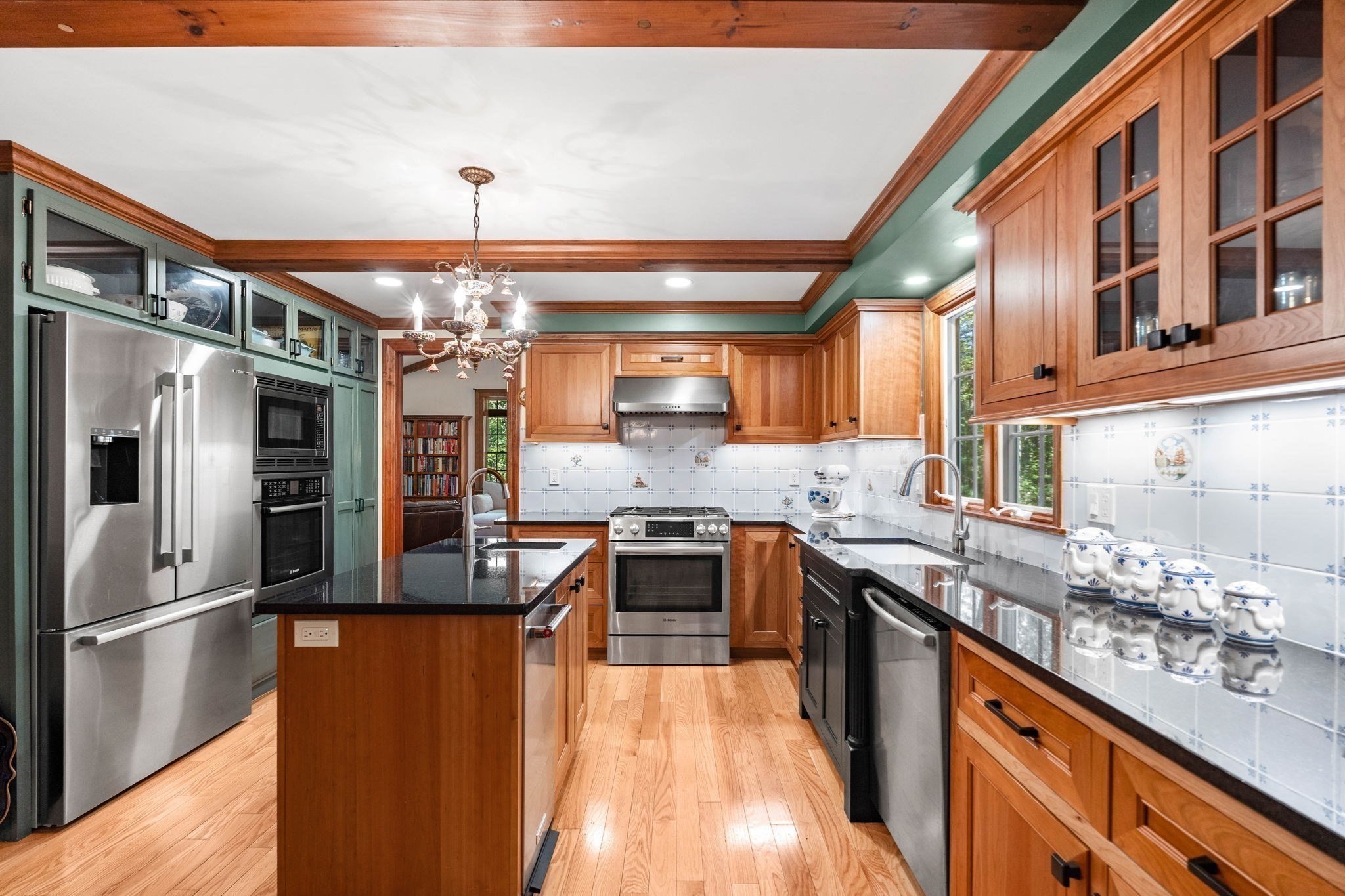175 Herrick Rd Property Photo 4