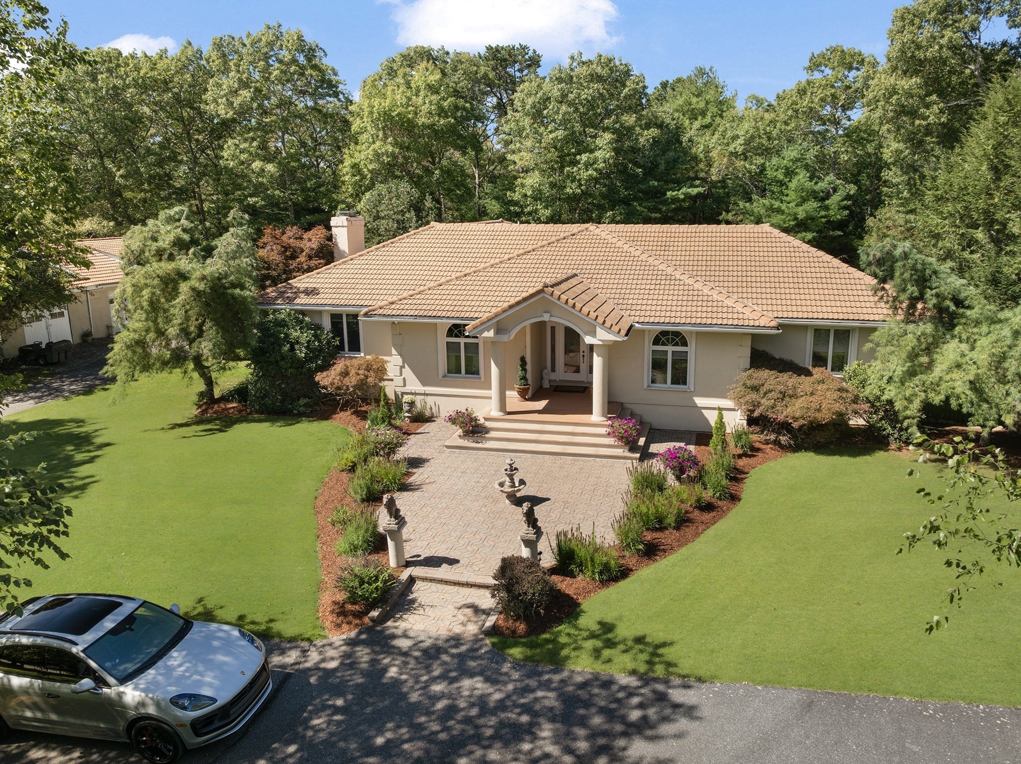 22 Brook View Dr Property Photo 4
