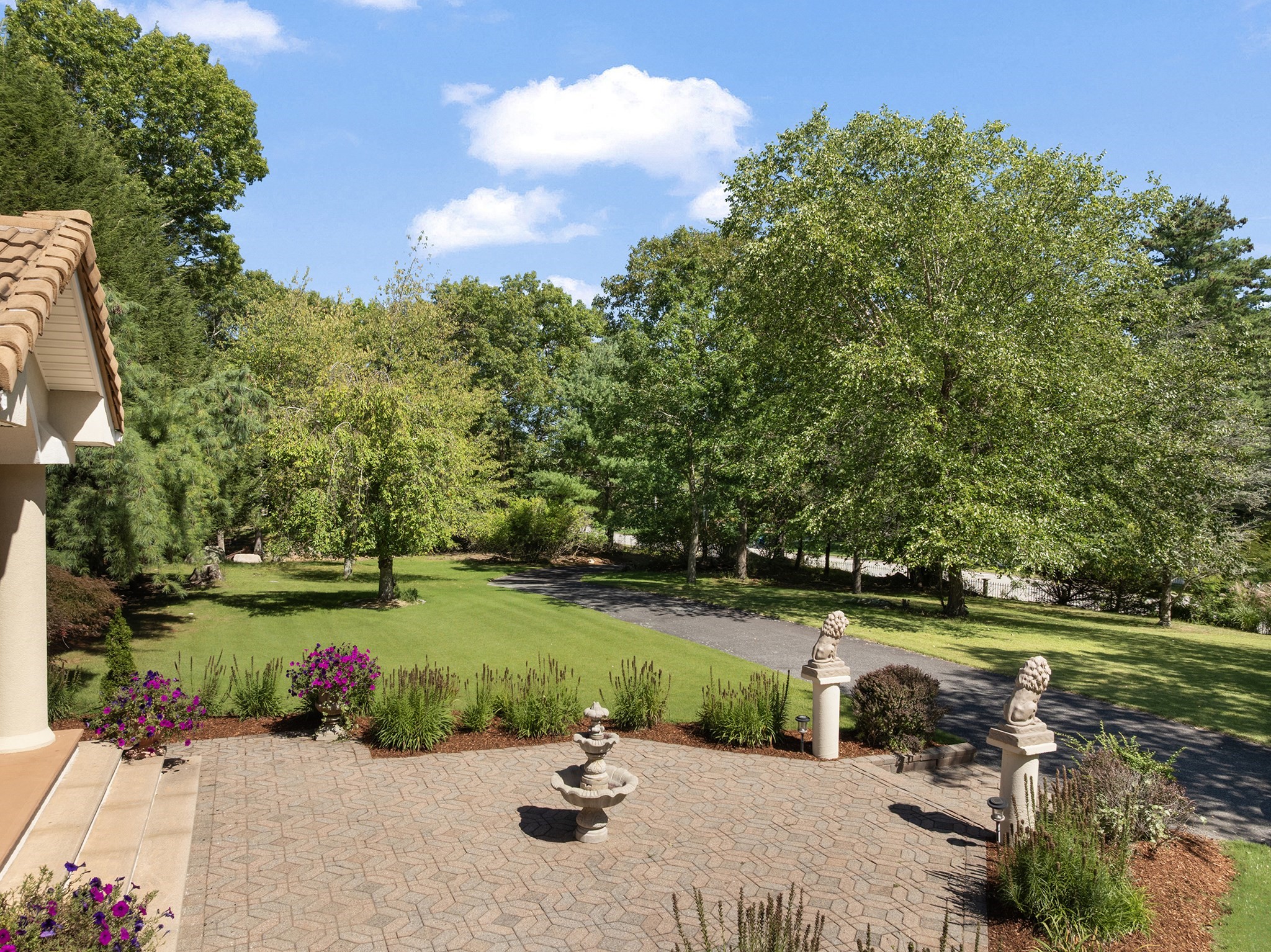 22 Brook View Dr Property Photo 5
