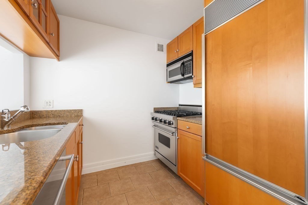 1 Avery St # 14c Property Photo 5