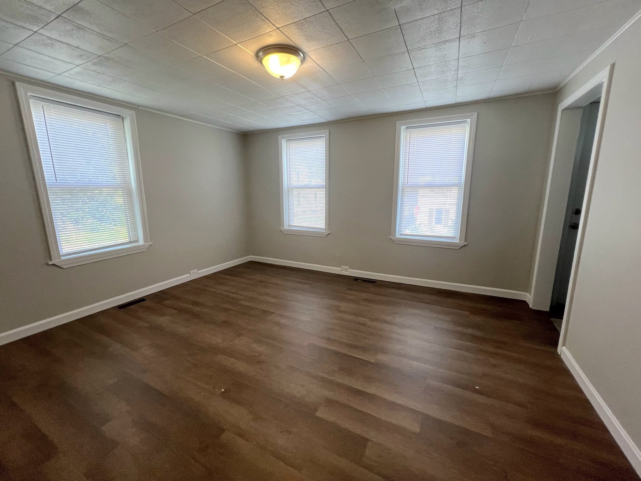 2057-2061 High St Property Photo 11