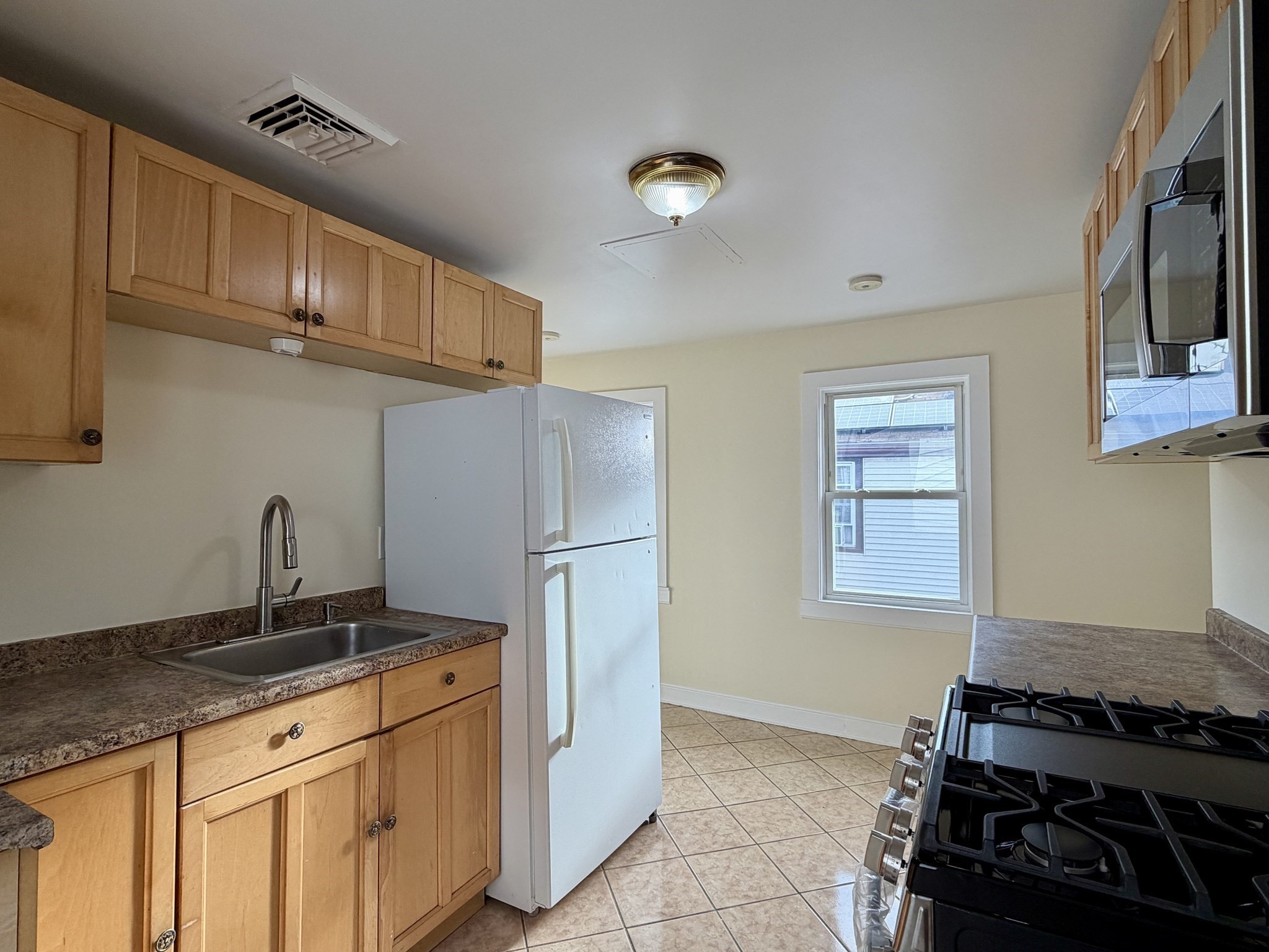 44 Everett Street # 2 Property Photo 3