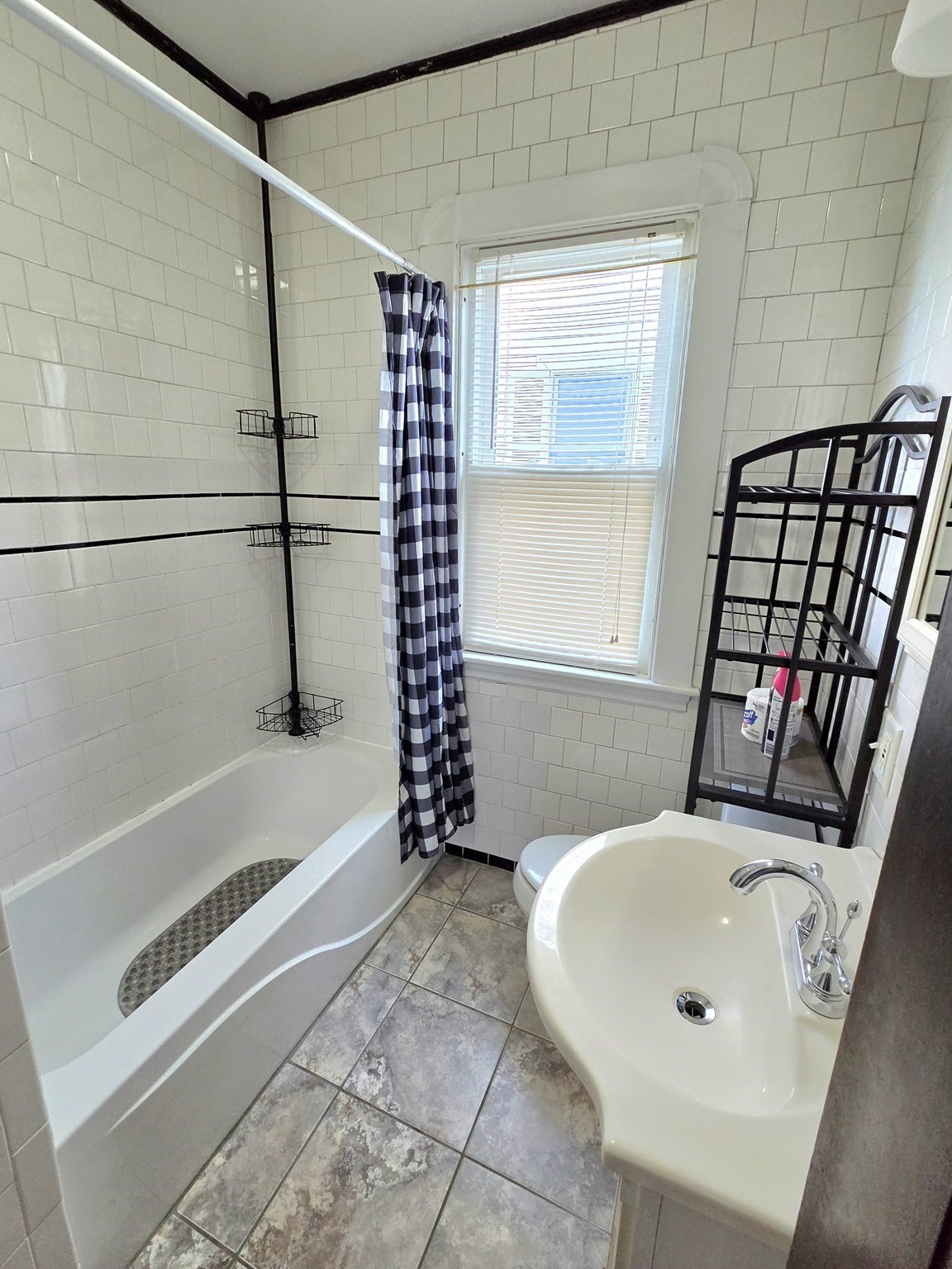 42 Byron St Property Photo 13