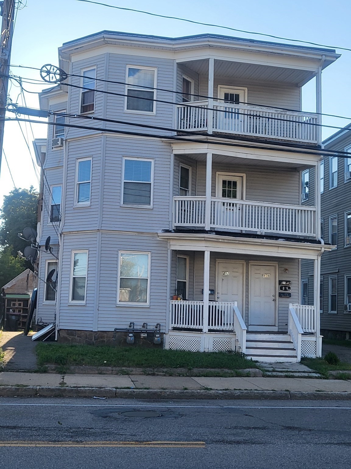 809 Warren Ave Property Photo 1