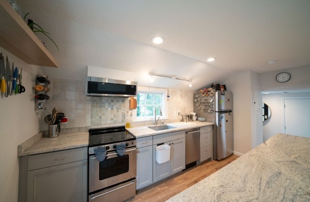 6 Railroad Avenue # B Property Photo 3