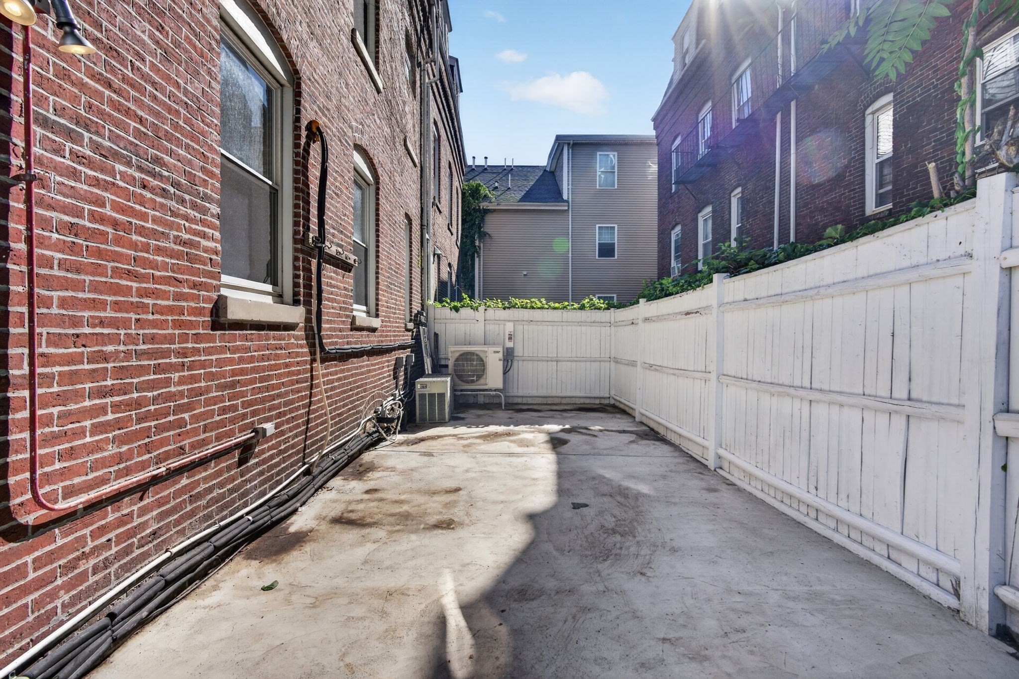 21 Parker St Property Photo 6