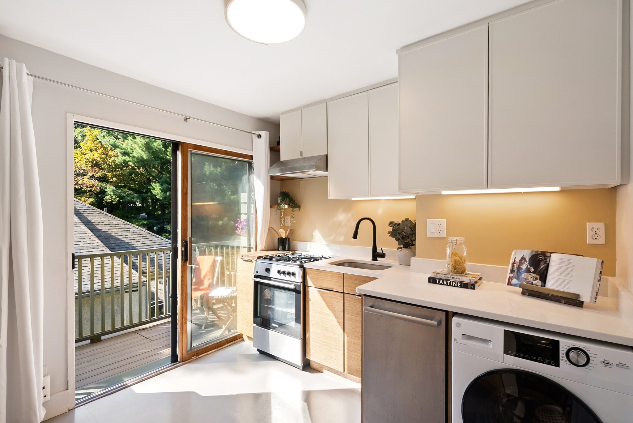 12 Chauncy Street # 4 Property Photo 6