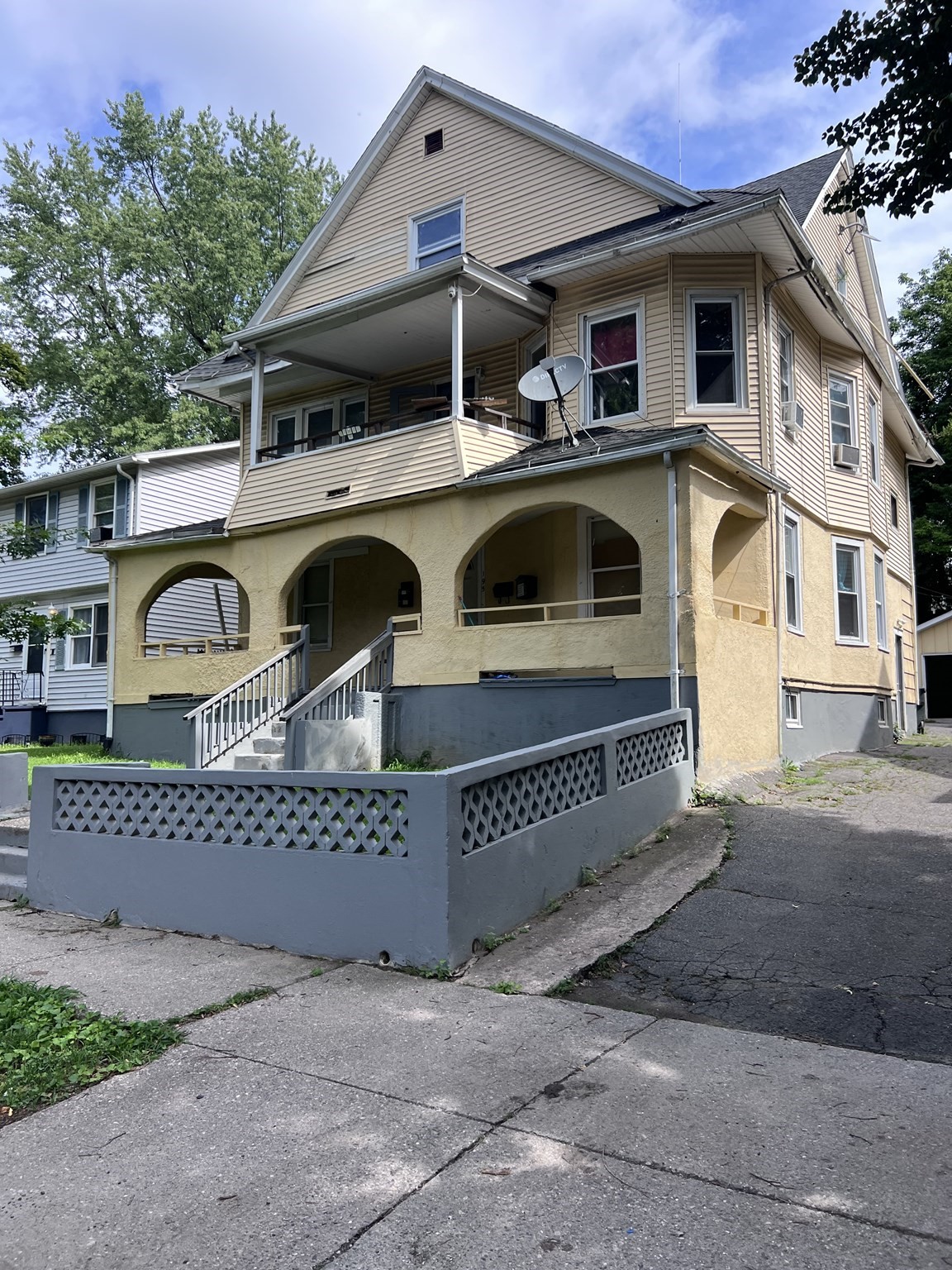 195-197 Massaoit St. Property Photo 1