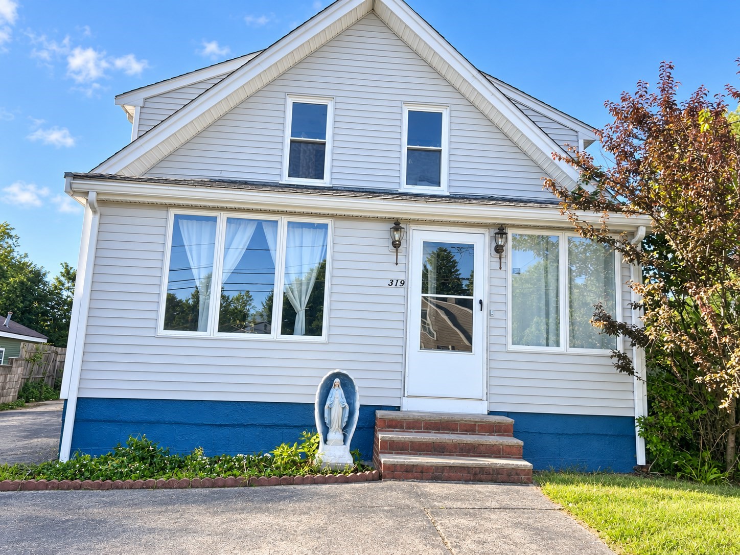 319 School St Property Photo 1