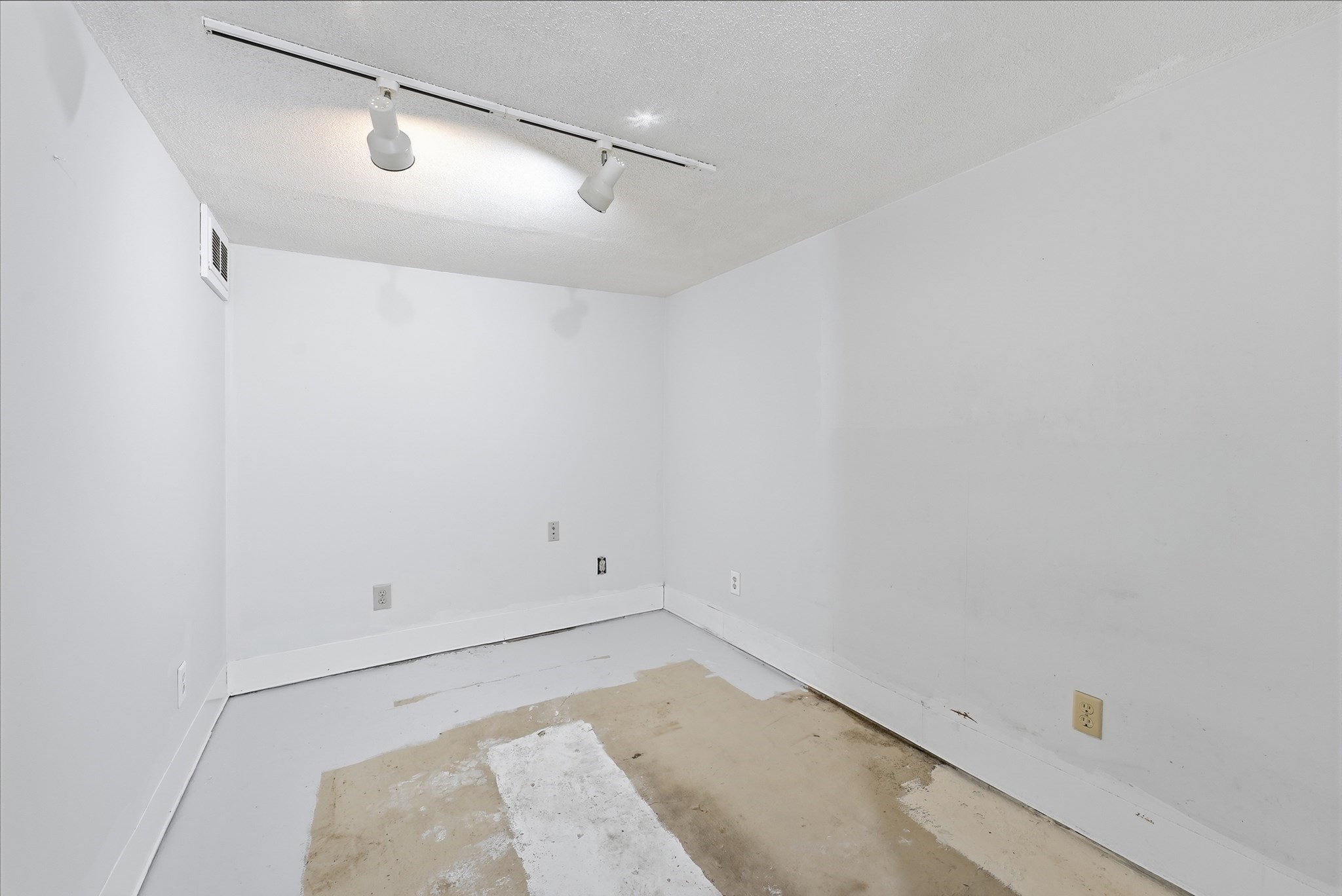 57 Maple St Property Photo 33