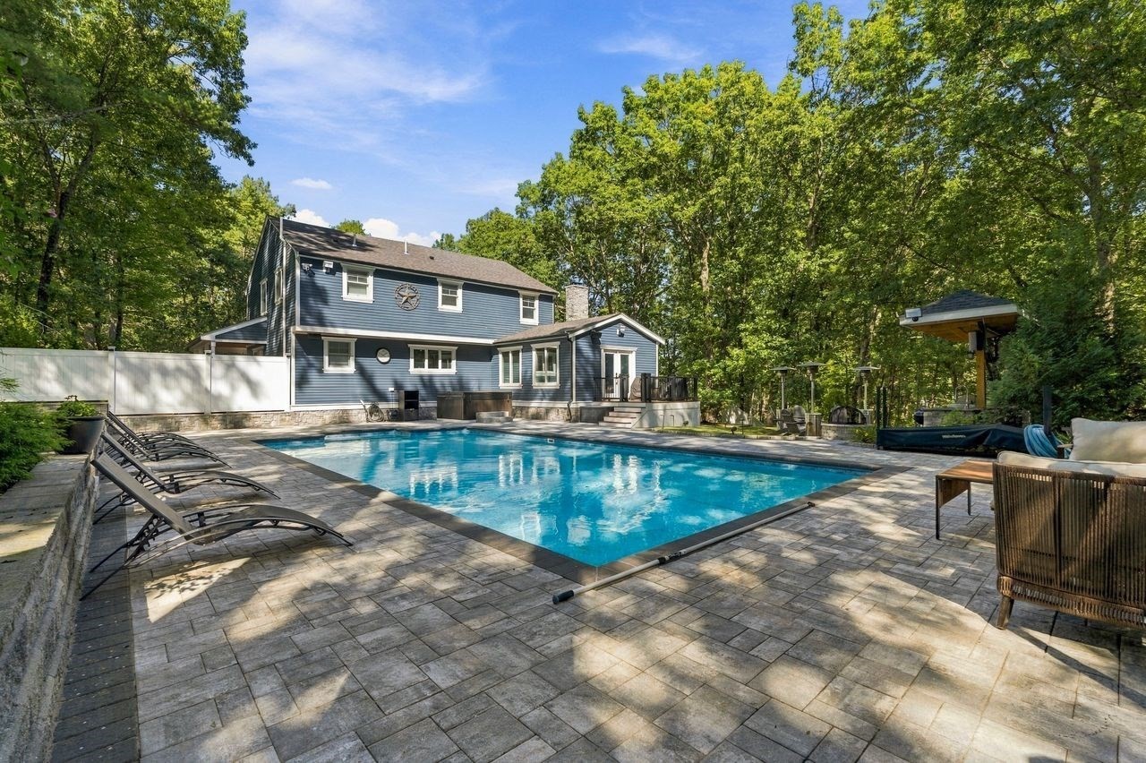62 Raddin Property Photo 3