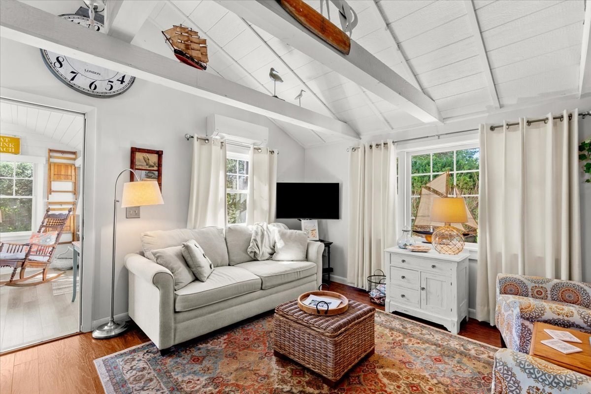 82 Beach Street Property Photo 11