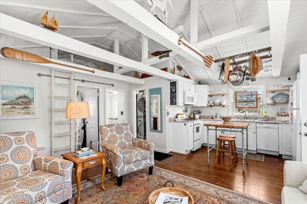 82 Beach Street Property Photo 14
