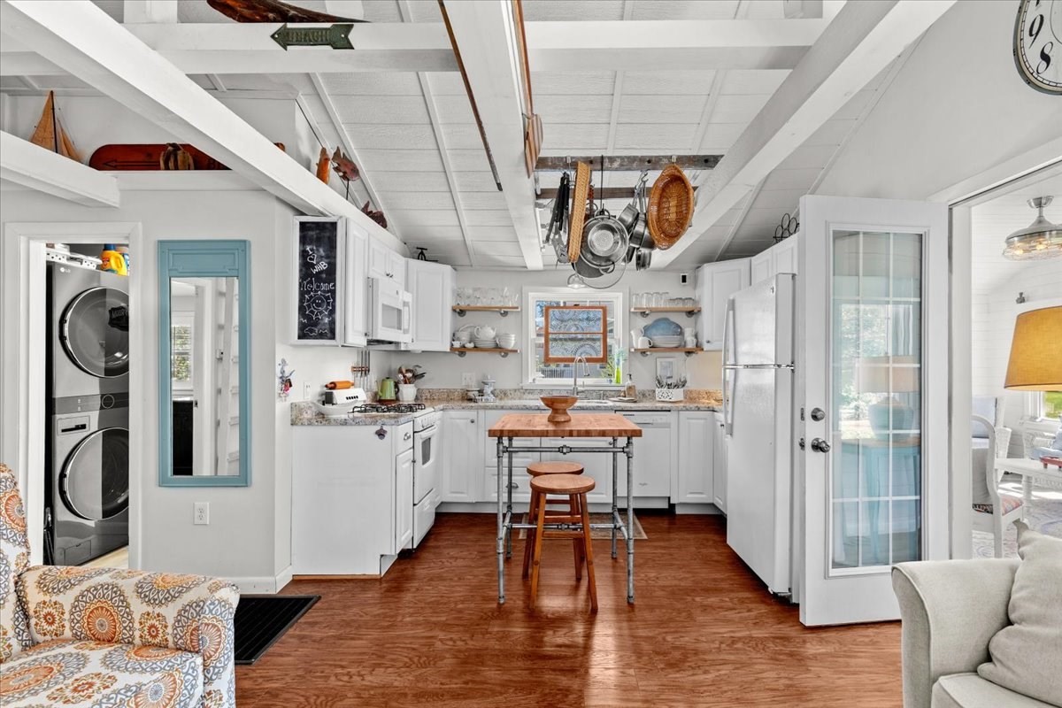 82 Beach Street Property Photo 19