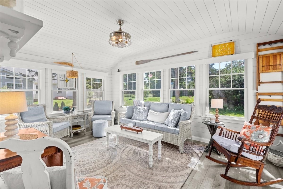 82 Beach Street Property Photo 24