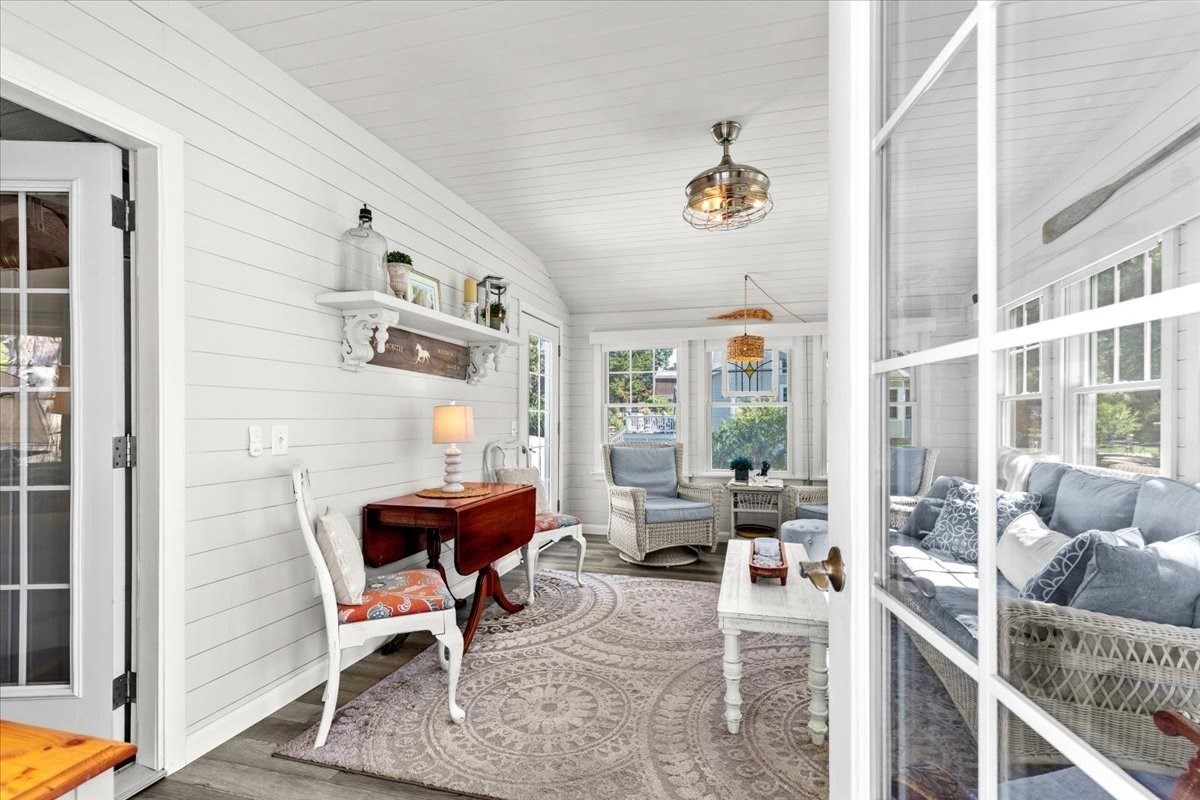 82 Beach Street Property Photo 29