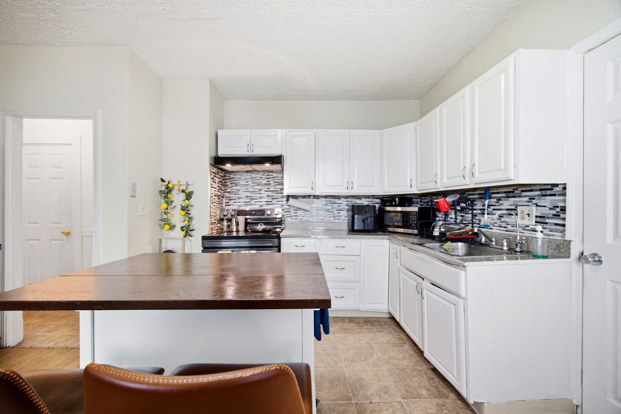 28 Lyndale St Property Photo 9