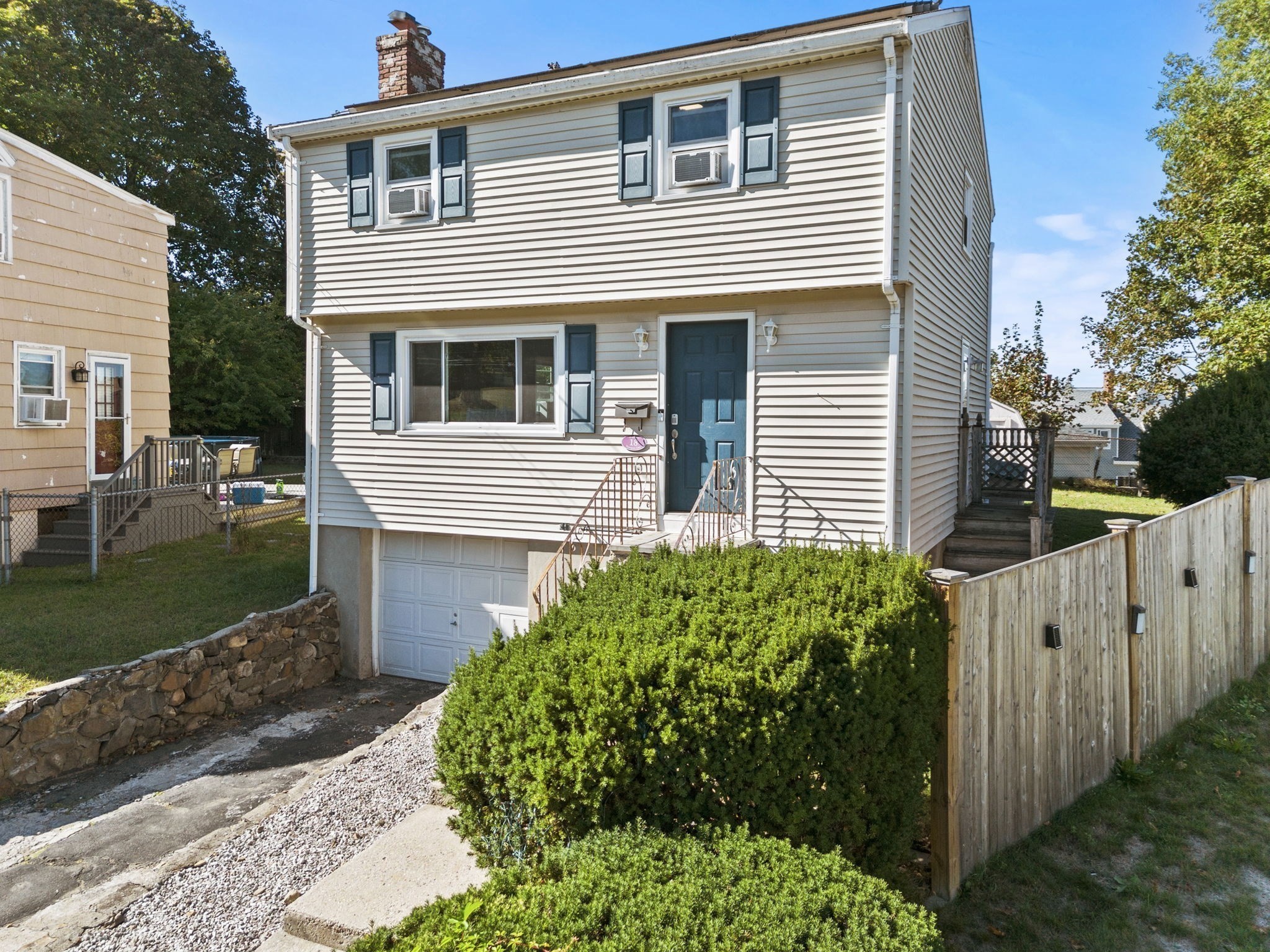 18 Thompson Ln Property Photo 2
