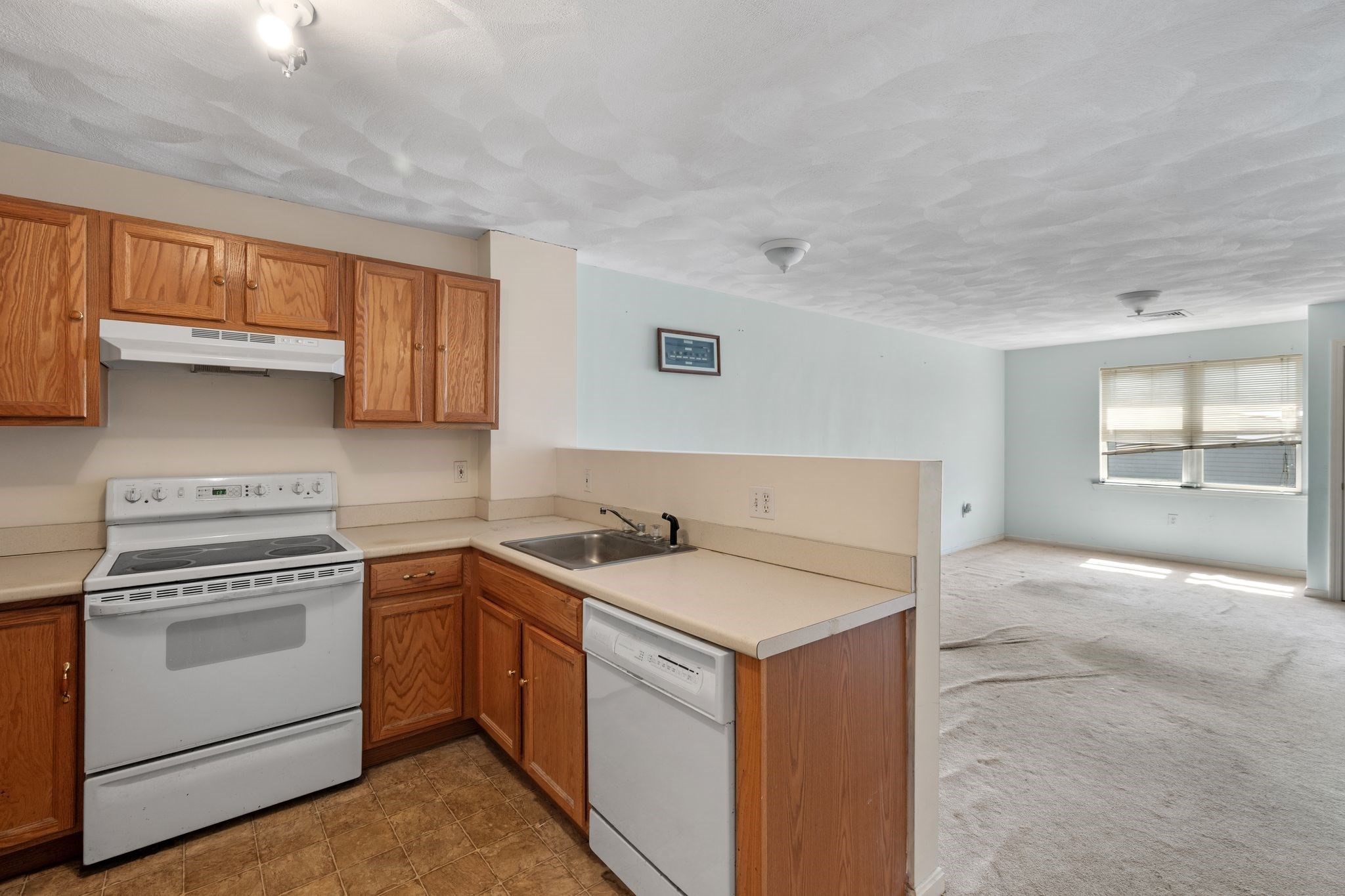107 Foster St # 304 Property Photo 3