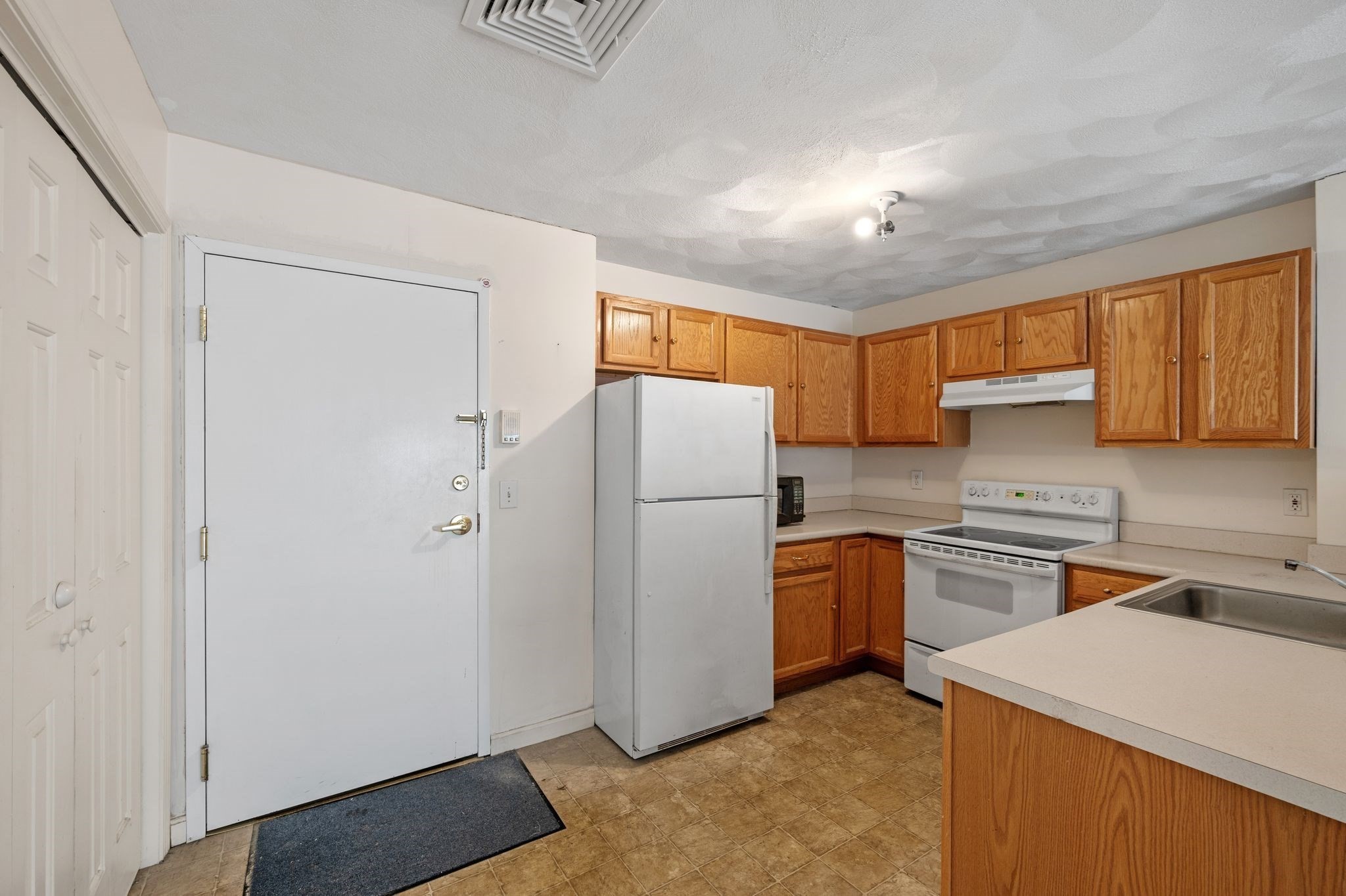 107 Foster St # 304 Property Photo 4