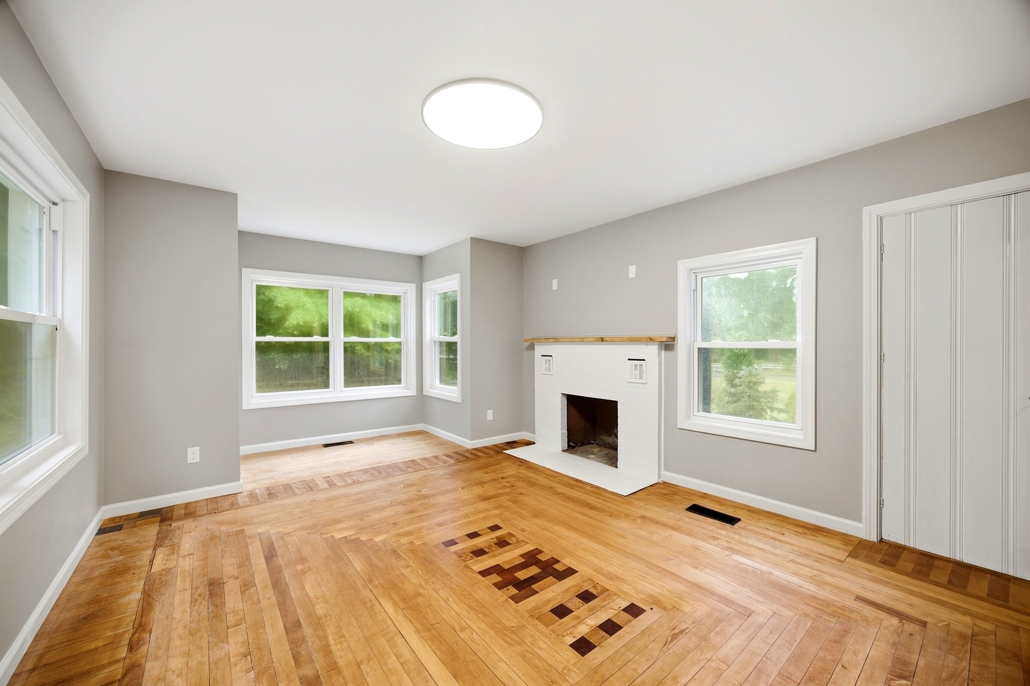583 Main St Property Photo 12