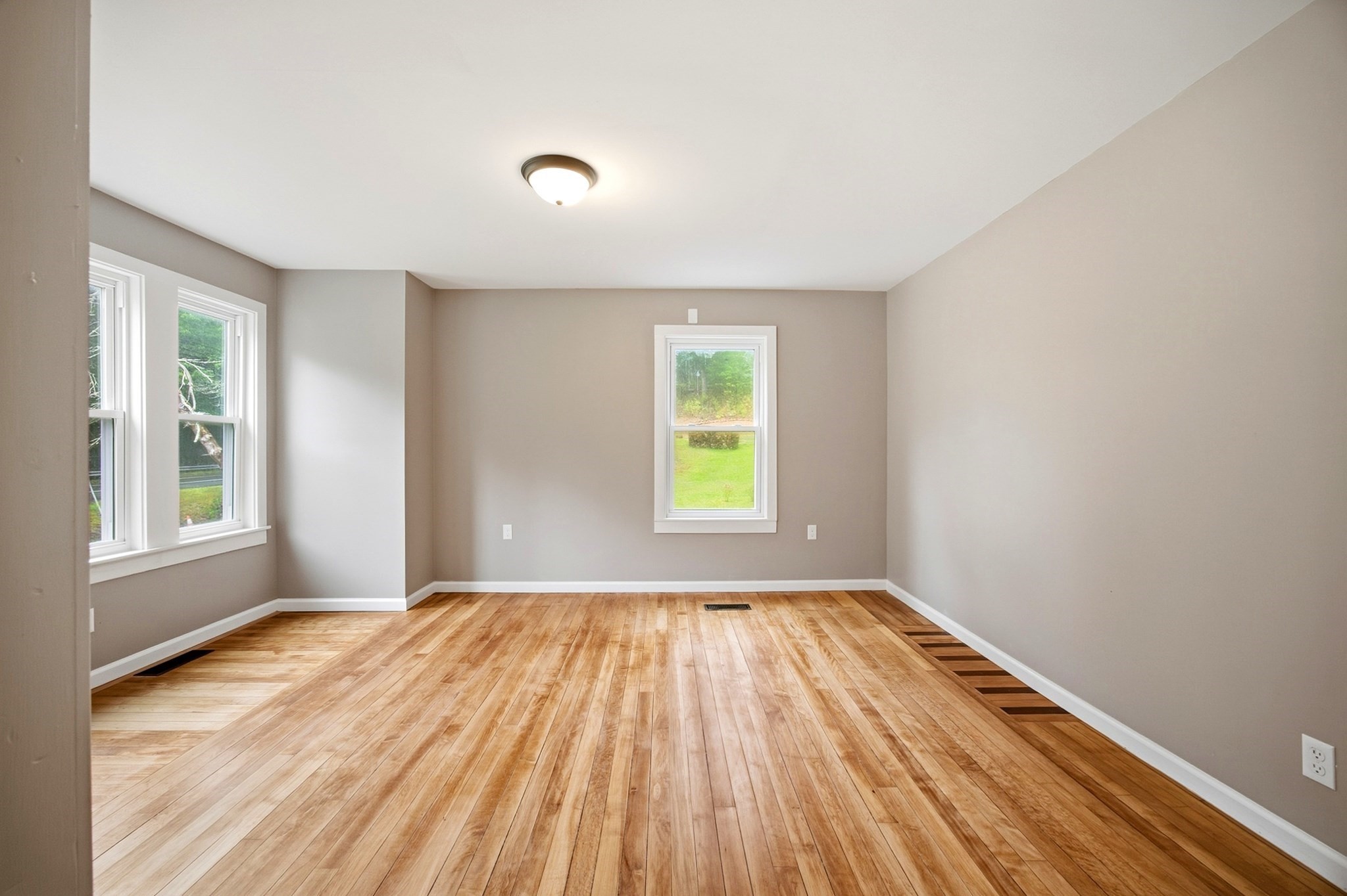 583 Main St Property Photo 15