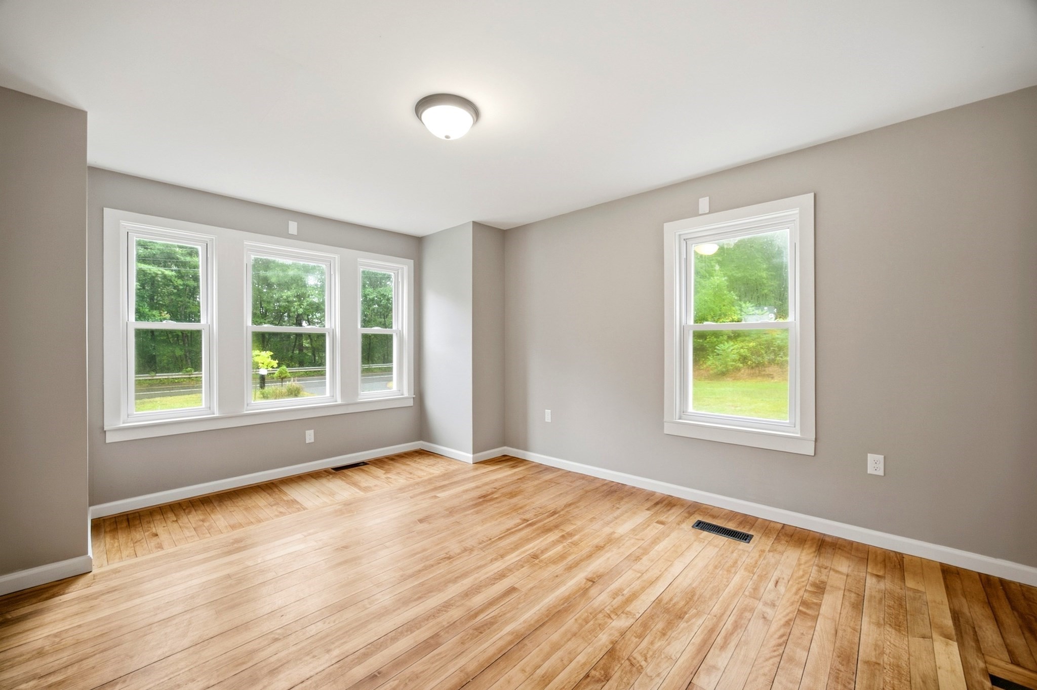 583 Main St Property Photo 16