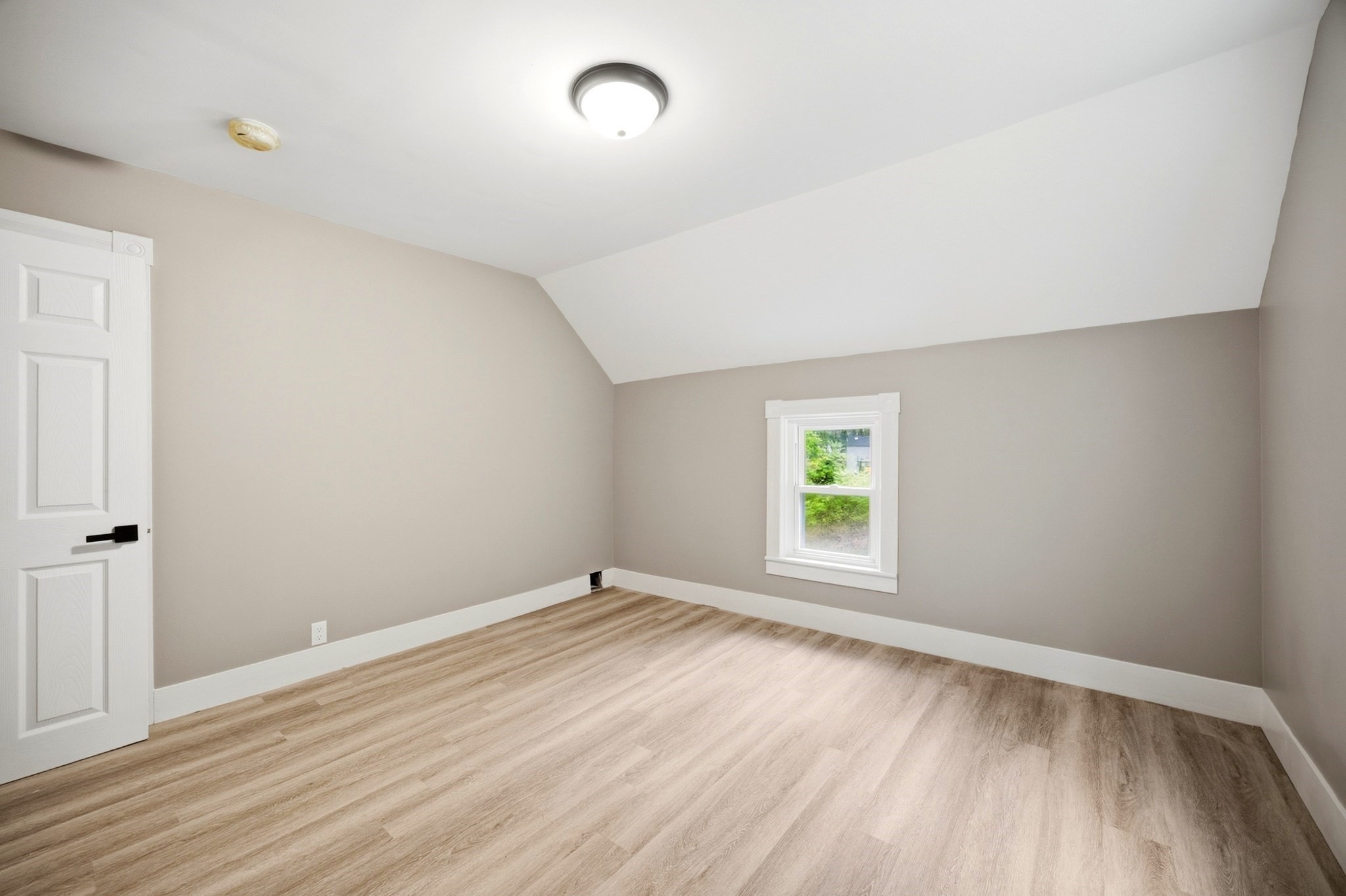 583 Main St Property Photo 25