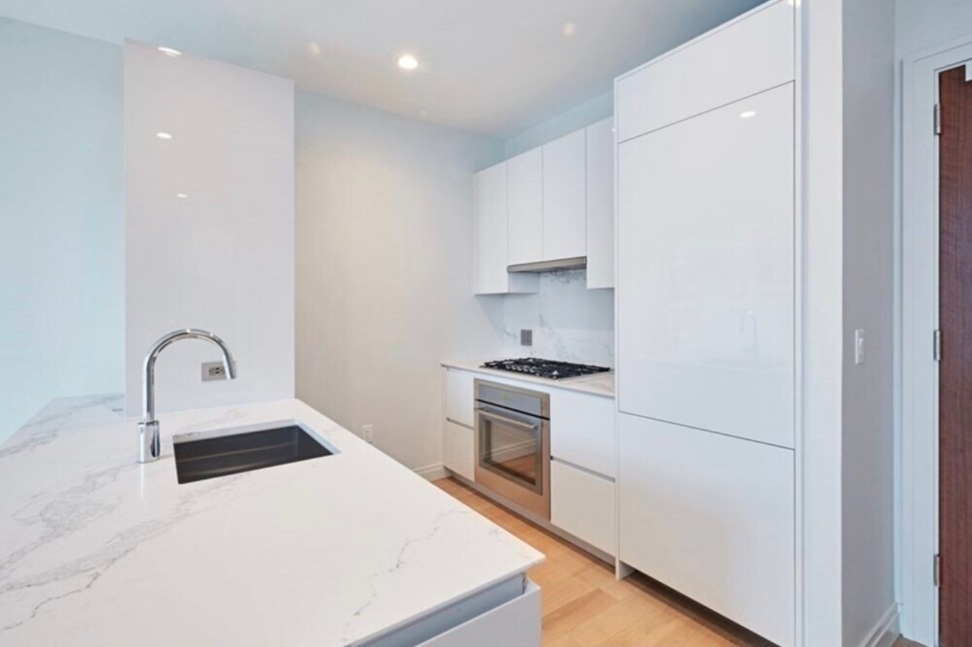 133 Seaport Blvd # 807 Property Photo 16