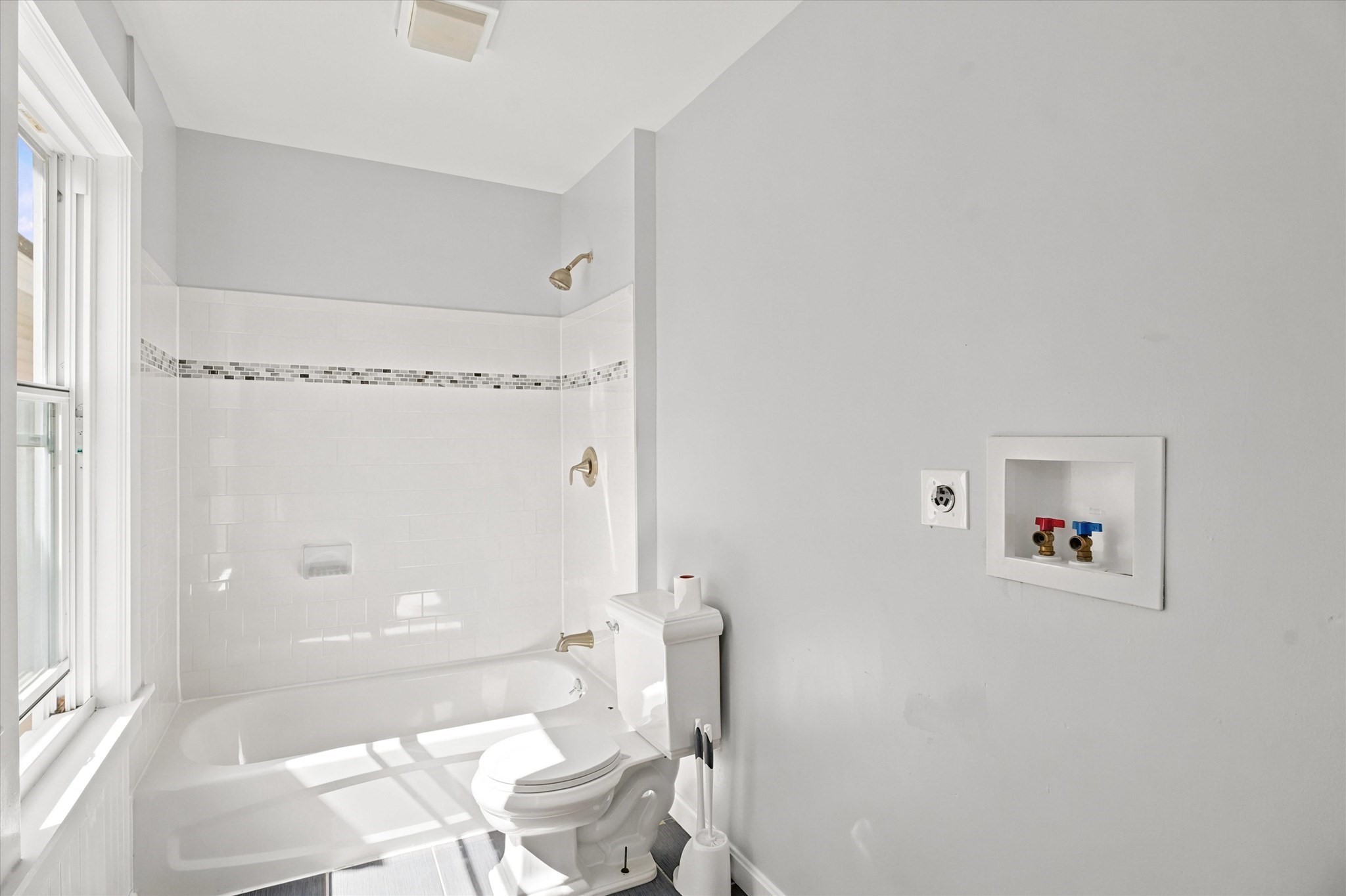 51 Hampshire St Property Photo 7