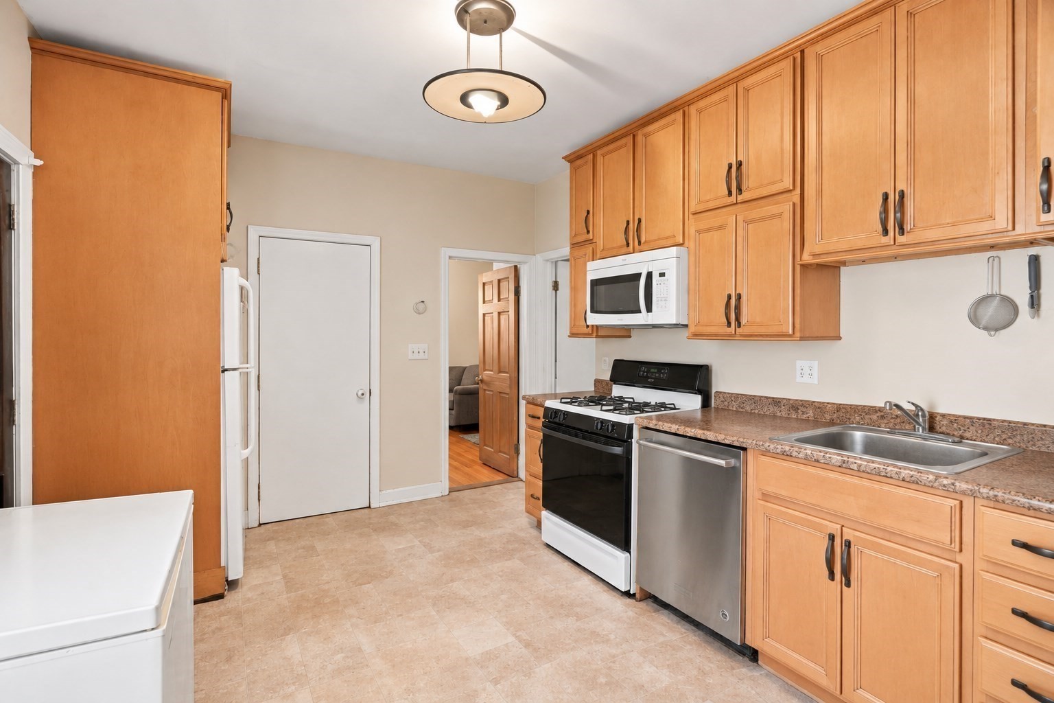 51 Hampshire St Property Photo 18