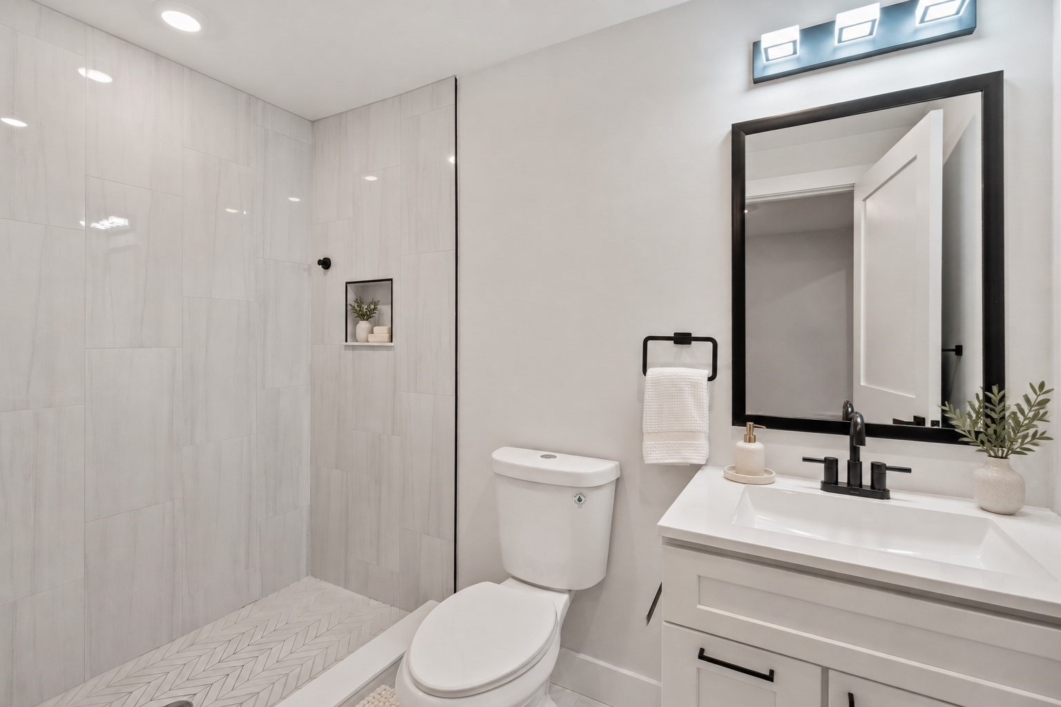 22-20 Ufford St # 1 Property Photo 16