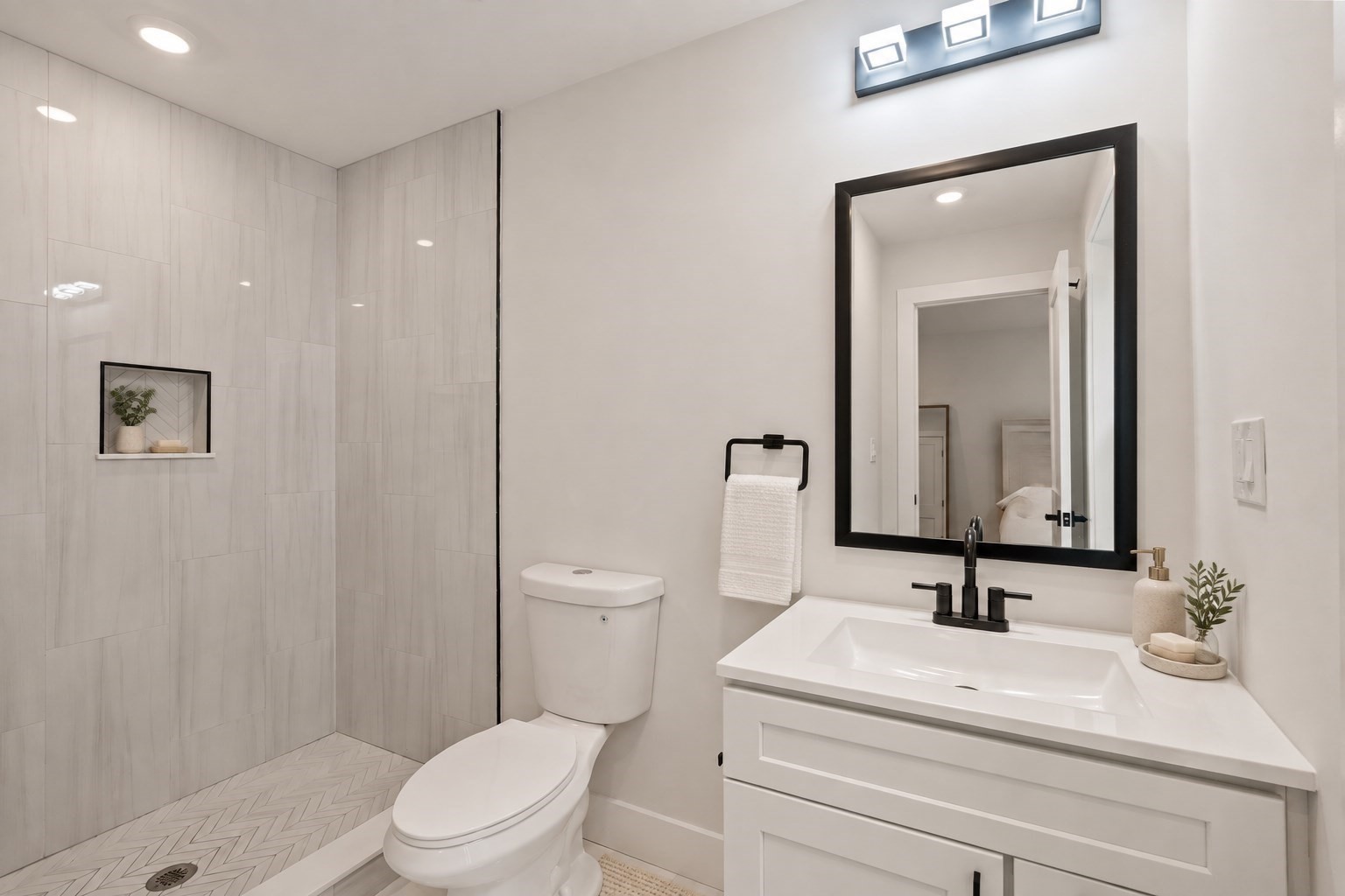 22-20 Ufford St # 1 Property Photo 19