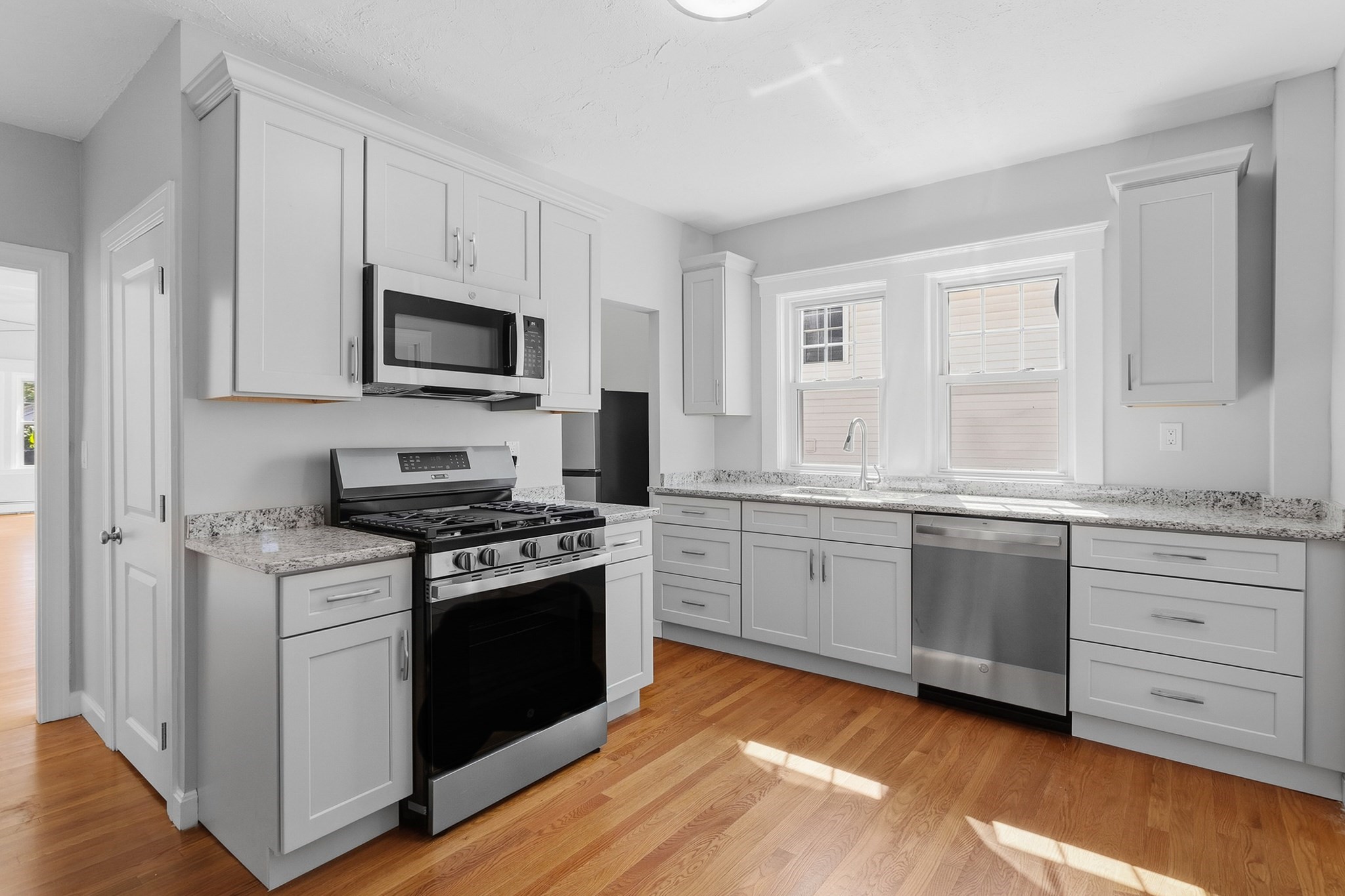 28 Windsor St Property Photo 6