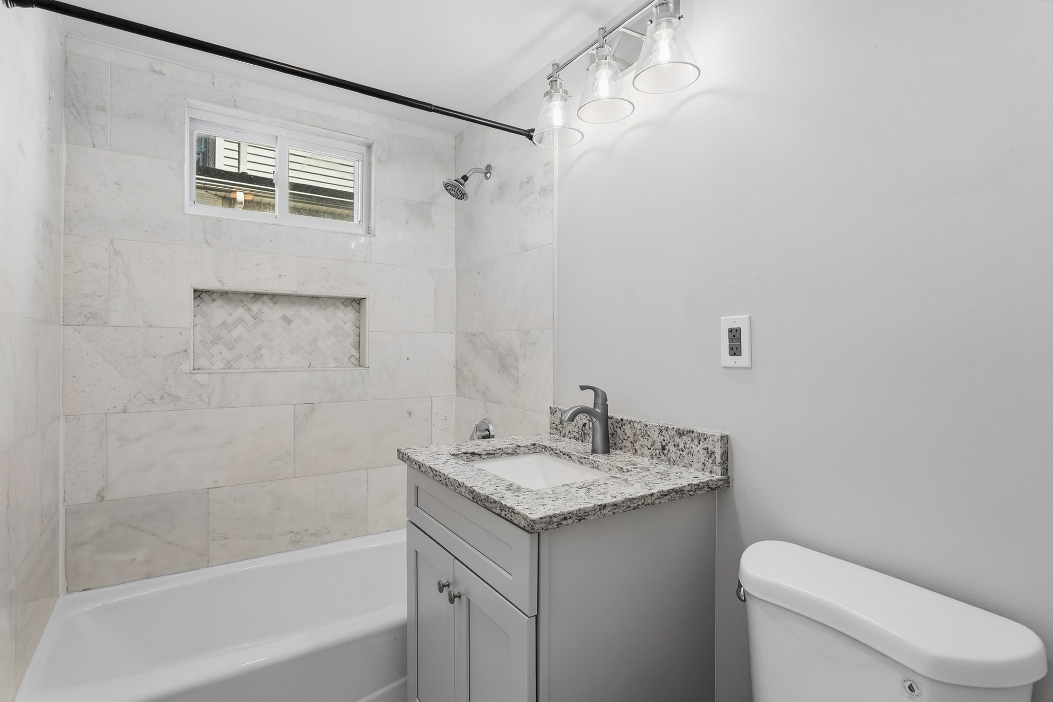 28 Windsor St Property Photo 14