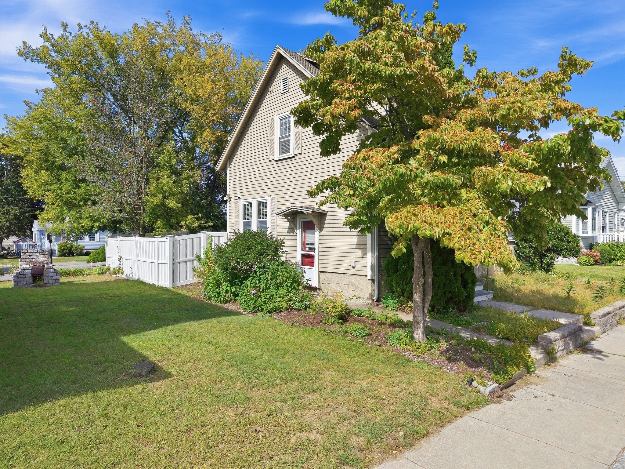 125 Upham St Property Photo 3