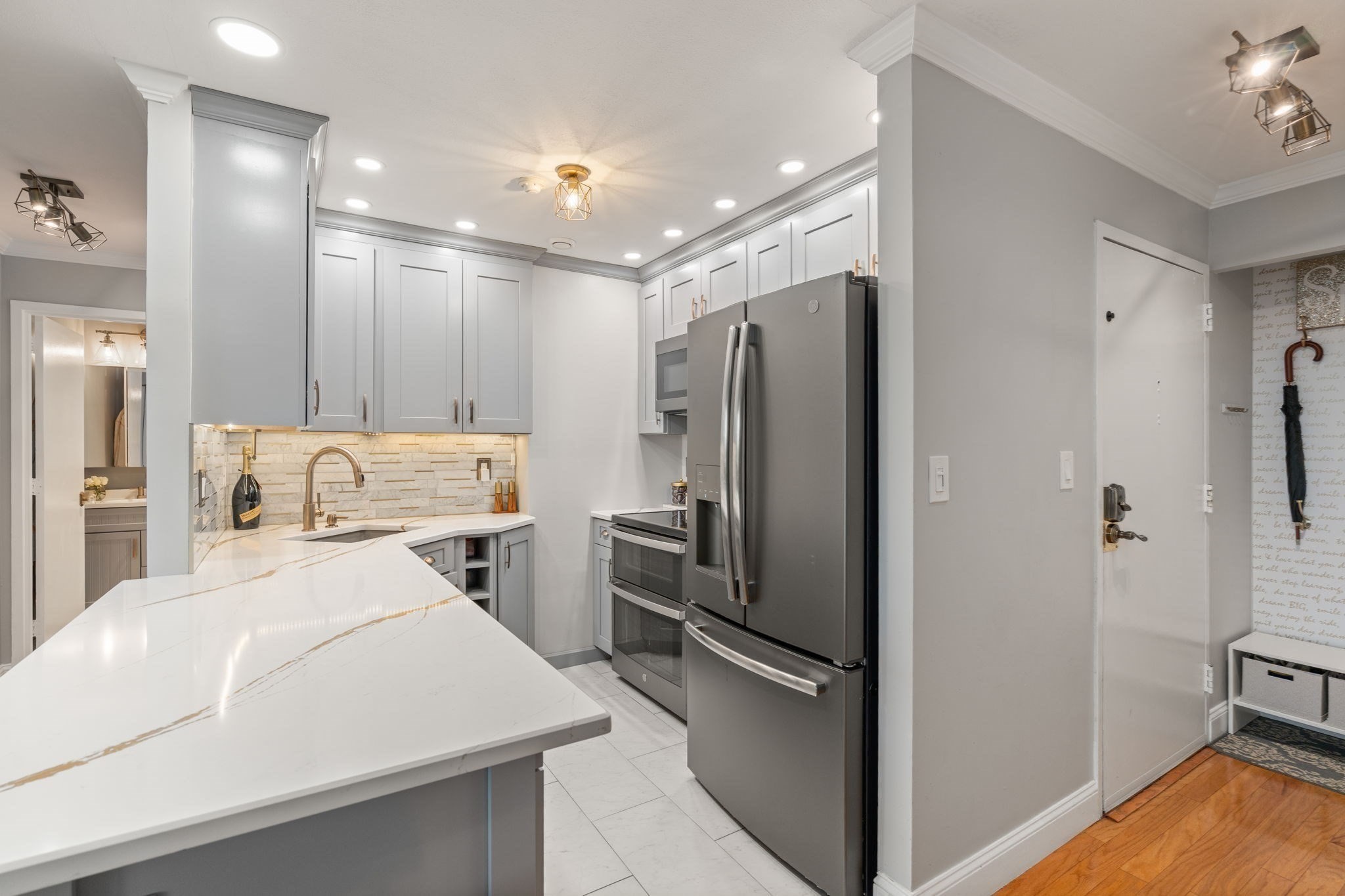 77 Adams St # 1009 Property Photo 6