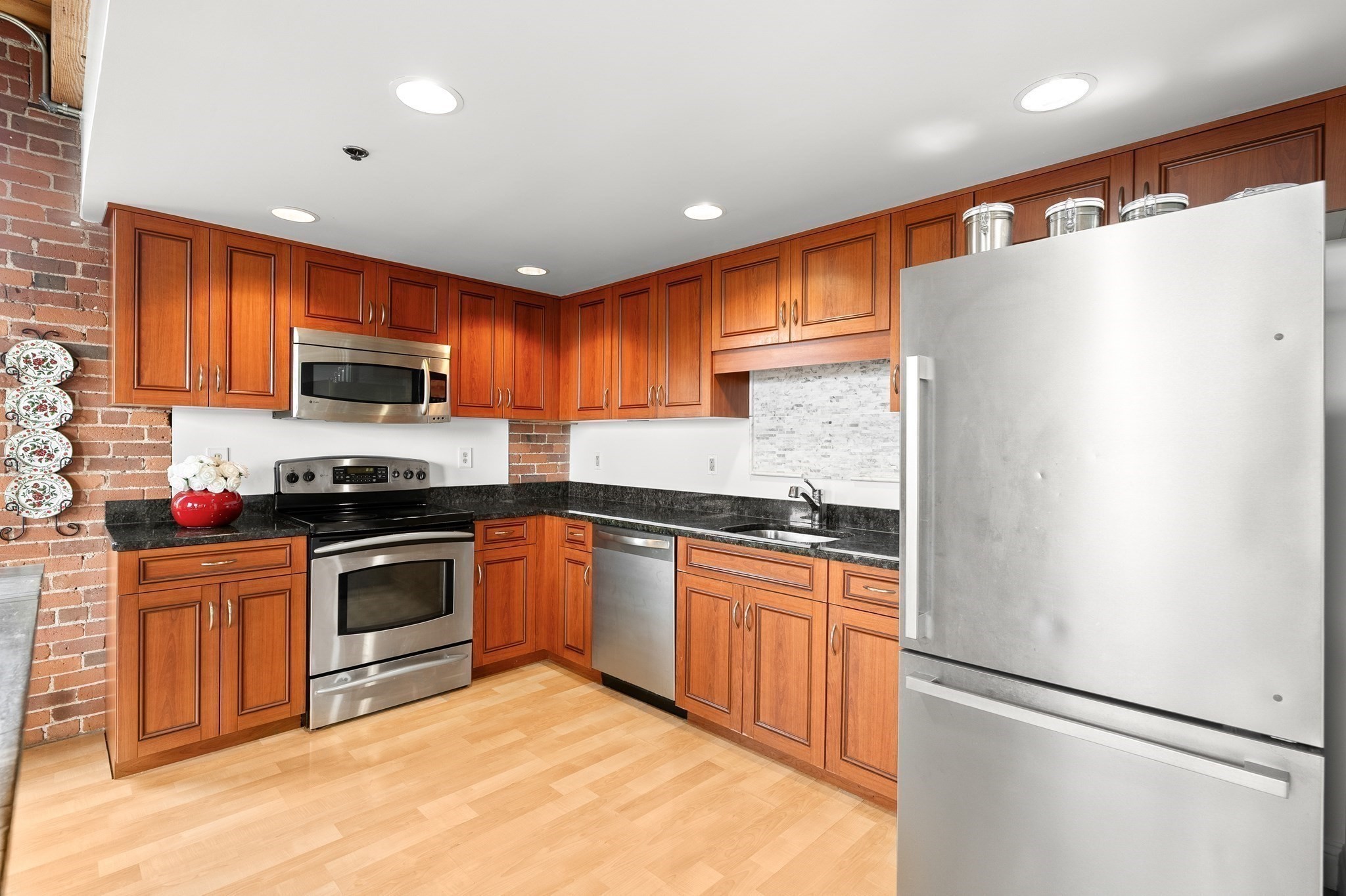 147 Centre Street # 301 Property Photo 15