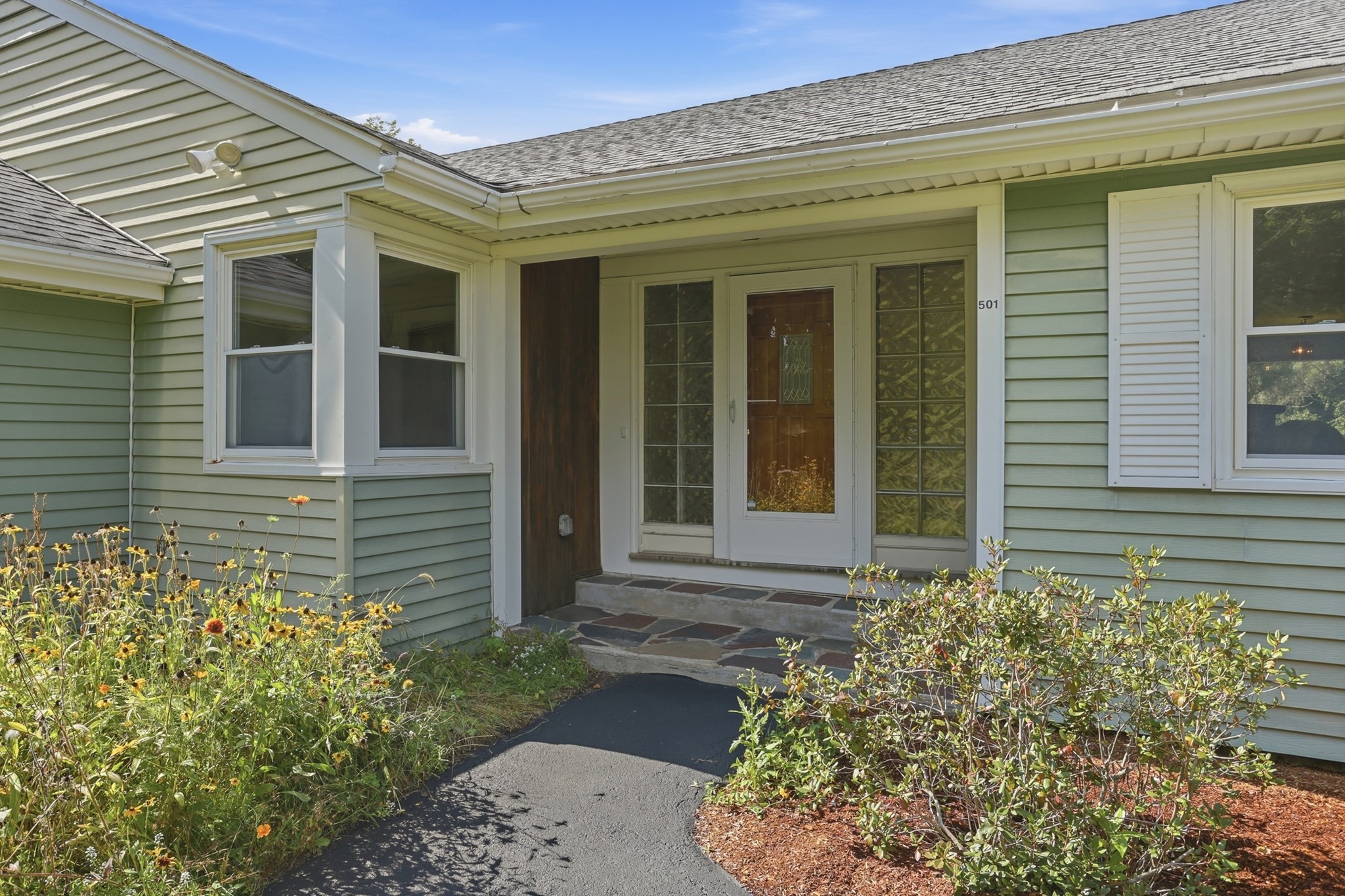 501 Newtown Road Property Photo 4