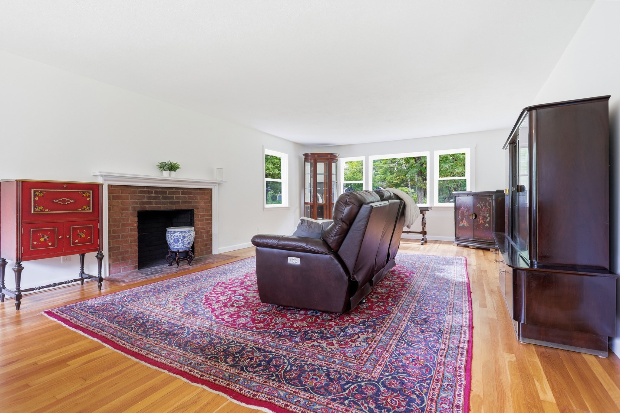 501 Newtown Road Property Photo 8