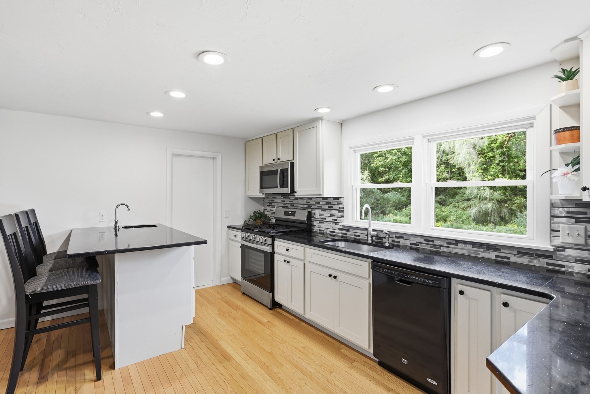 501 Newtown Road Property Photo 18