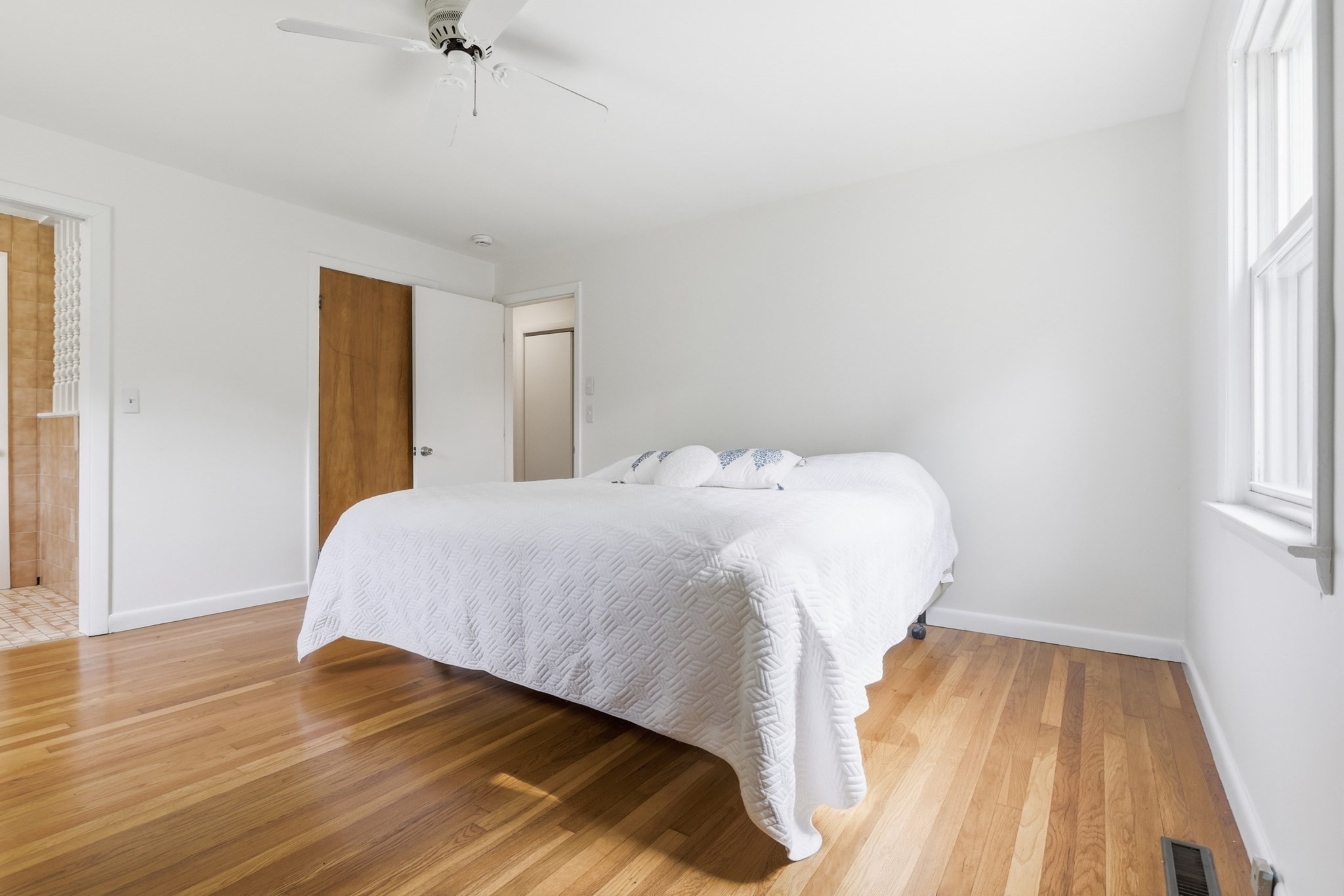 501 Newtown Road Property Photo 23