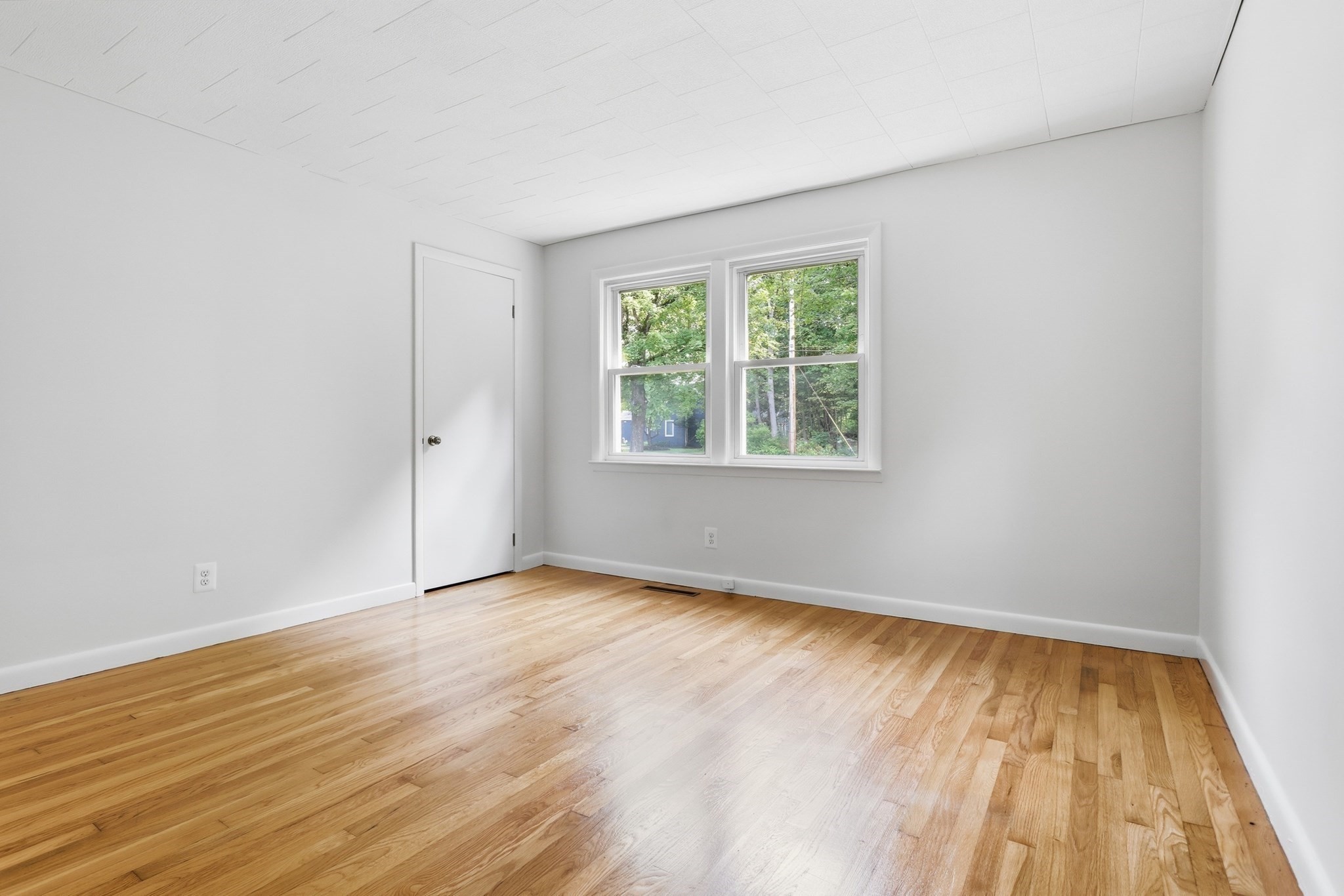 501 Newtown Road Property Photo 28