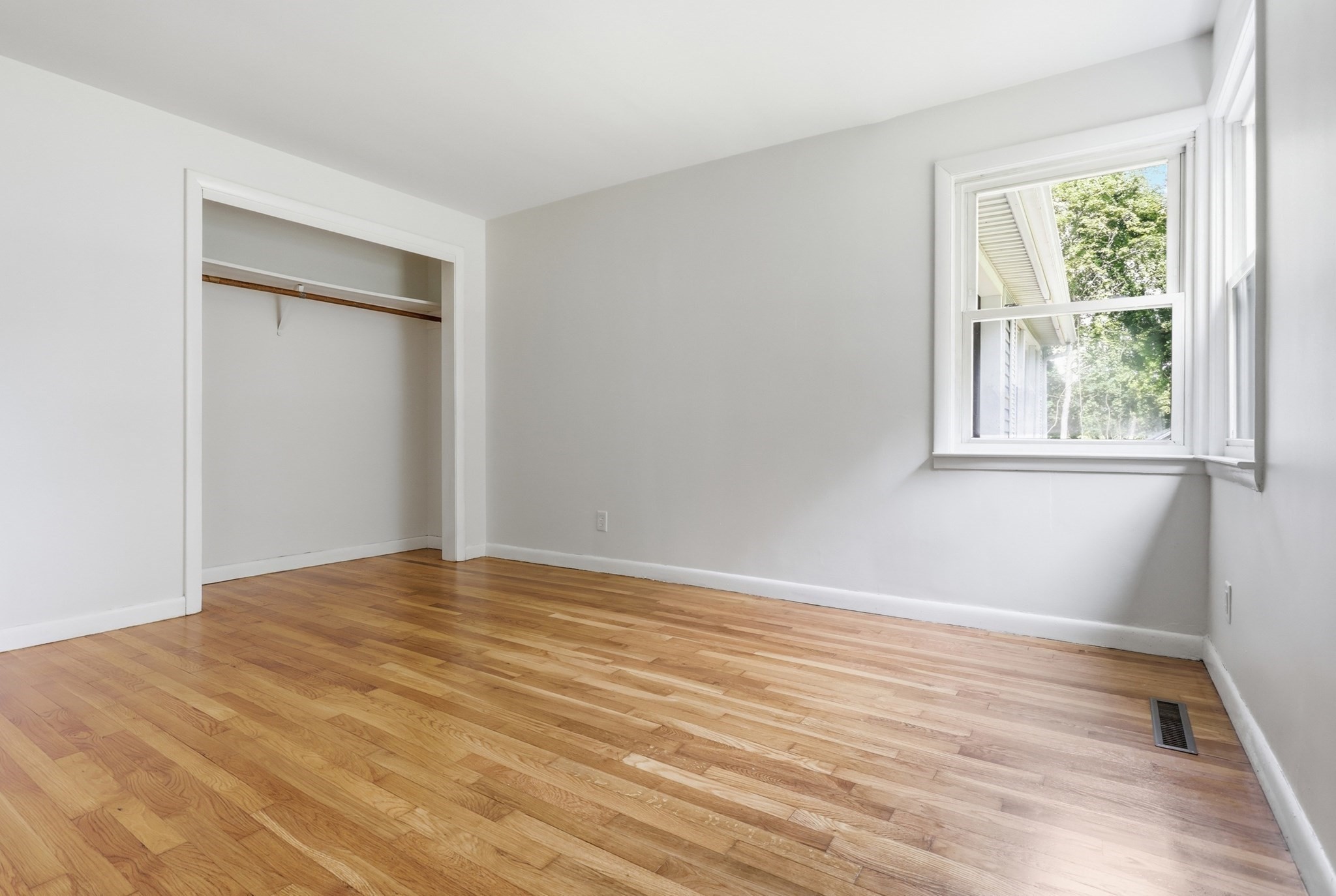 501 Newtown Road Property Photo 31