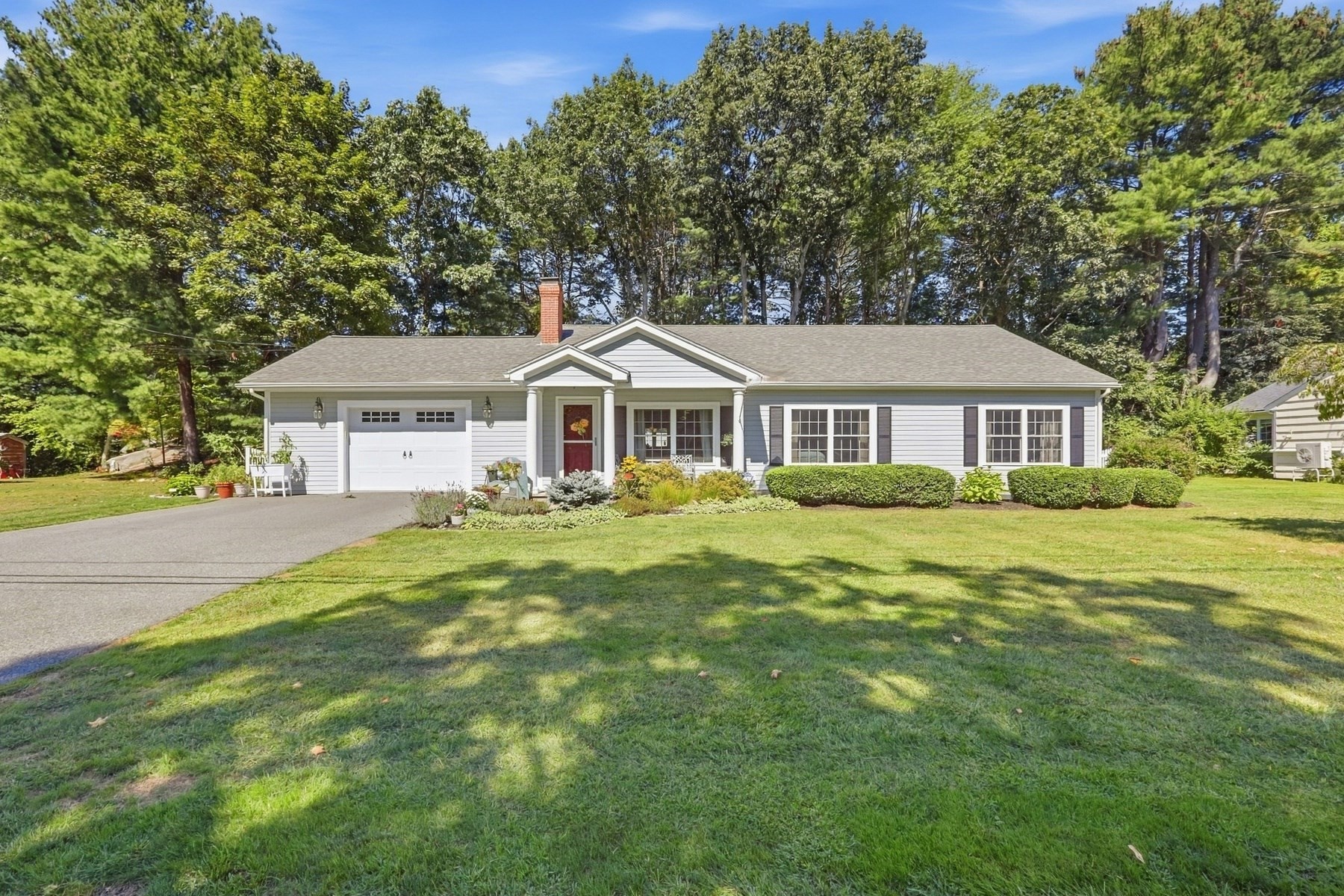 33 Westwind Rd. Property Photo 1