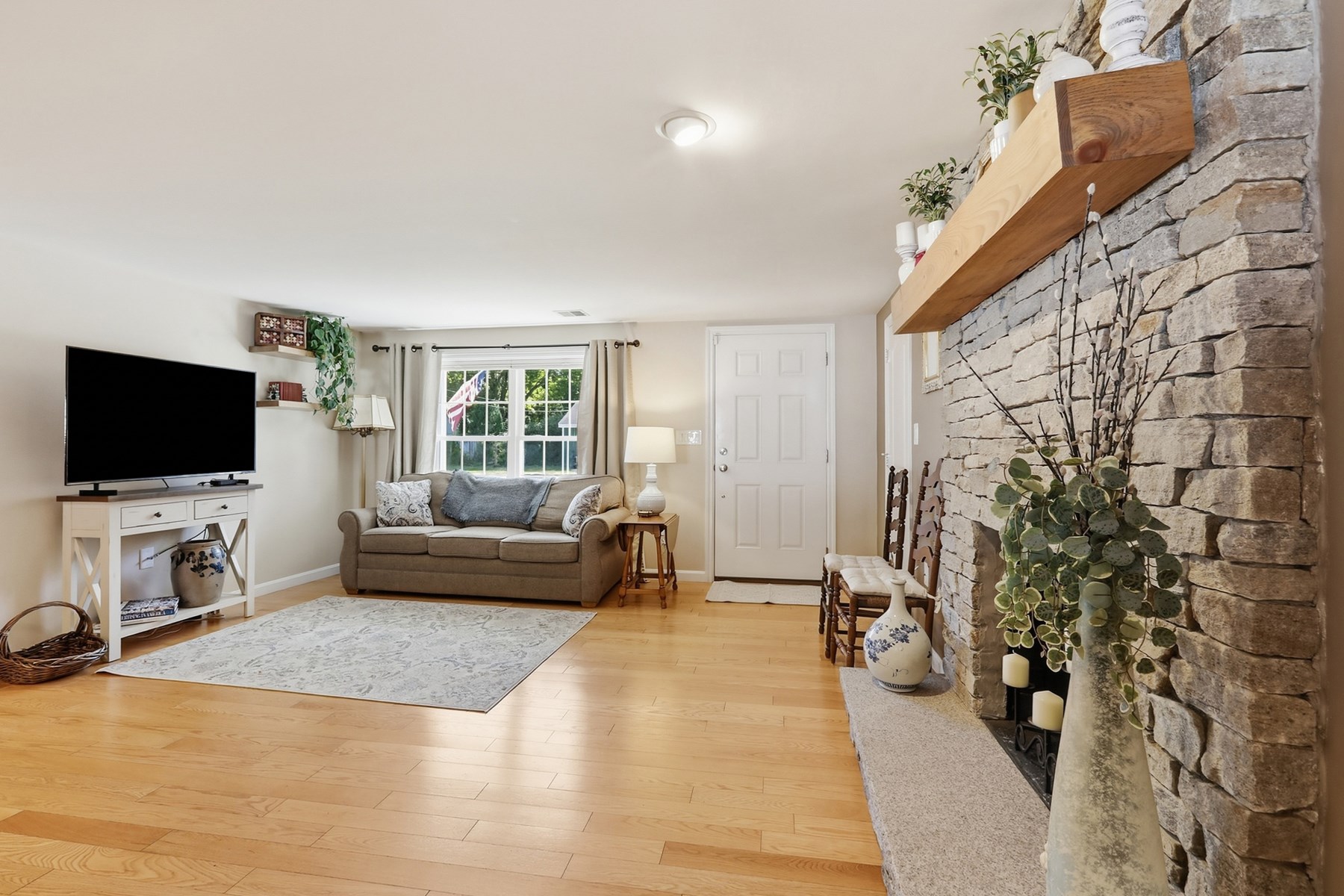 33 Westwind Rd. Property Photo 4