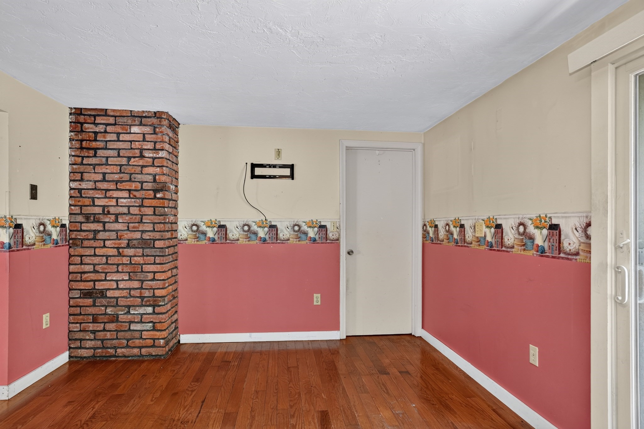 68 School St Property Photo 8