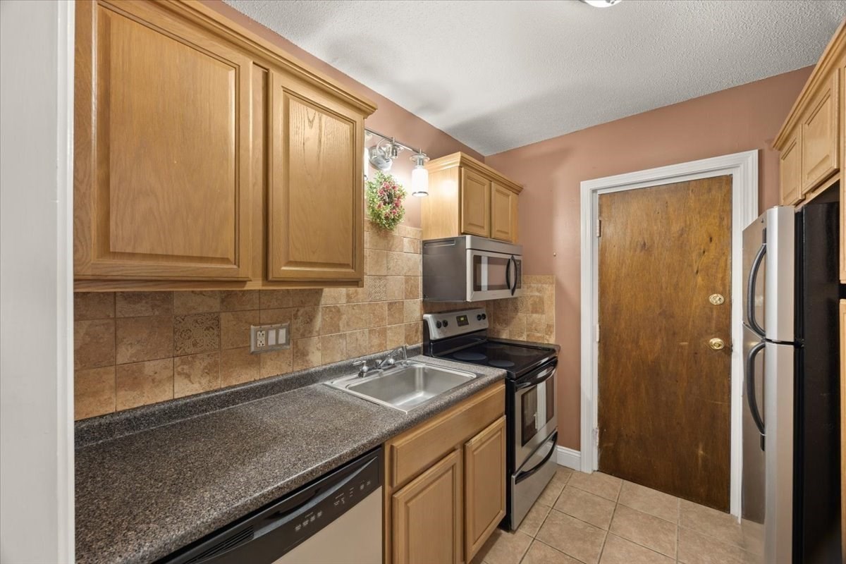 97 Colonel Bell Dr # 1 Property Photo 11