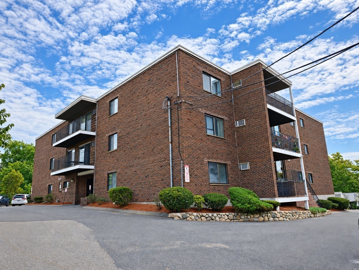 27 Alpine St # 8 Property Photo 23