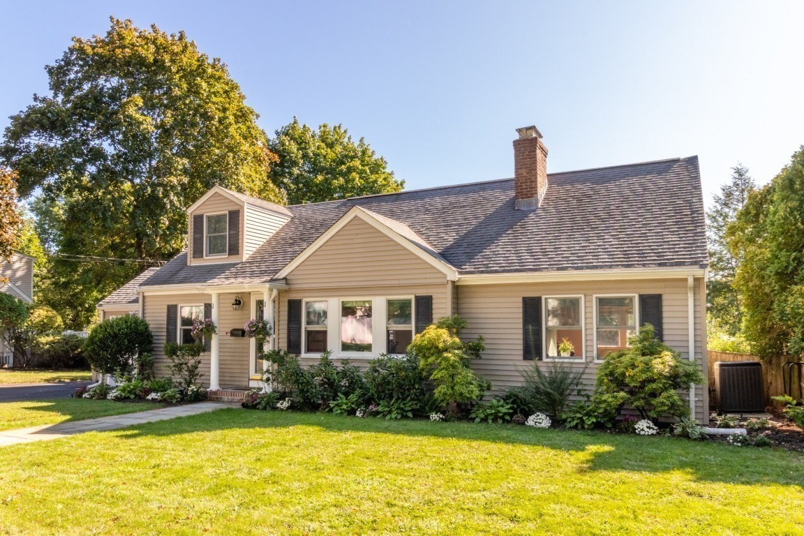 30 Colonial Avenue Property Photo 2